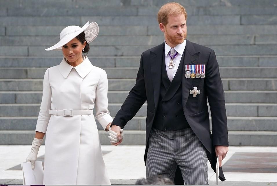哈利王子與梅根去年曾回英國參加女王白金禧慶典。(翻攝princeharryofengland IG)