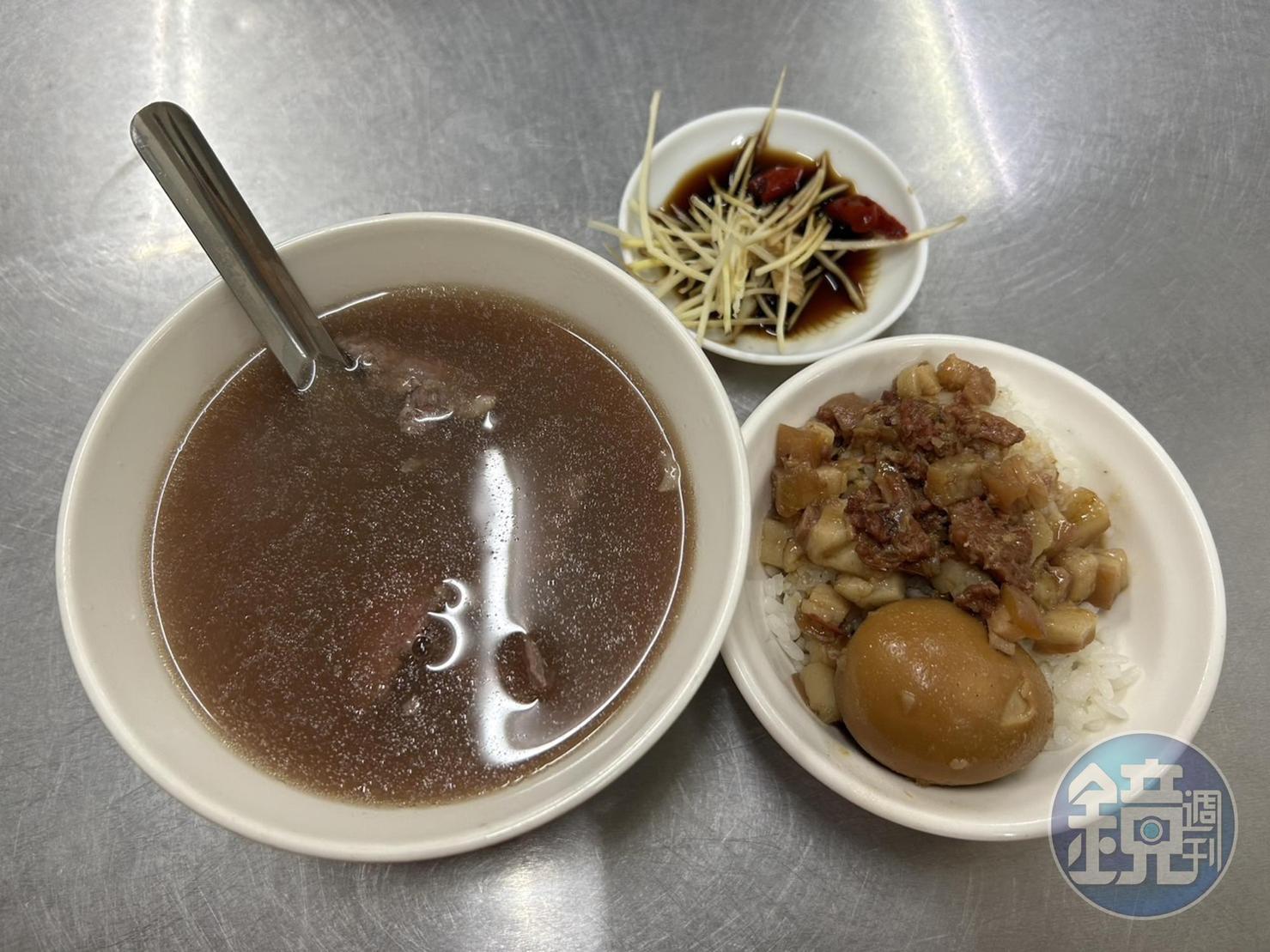 內用點一碗牛肉湯,就可享肉燥飯和滷蛋吃到飽,愛吃幾顆都可以。