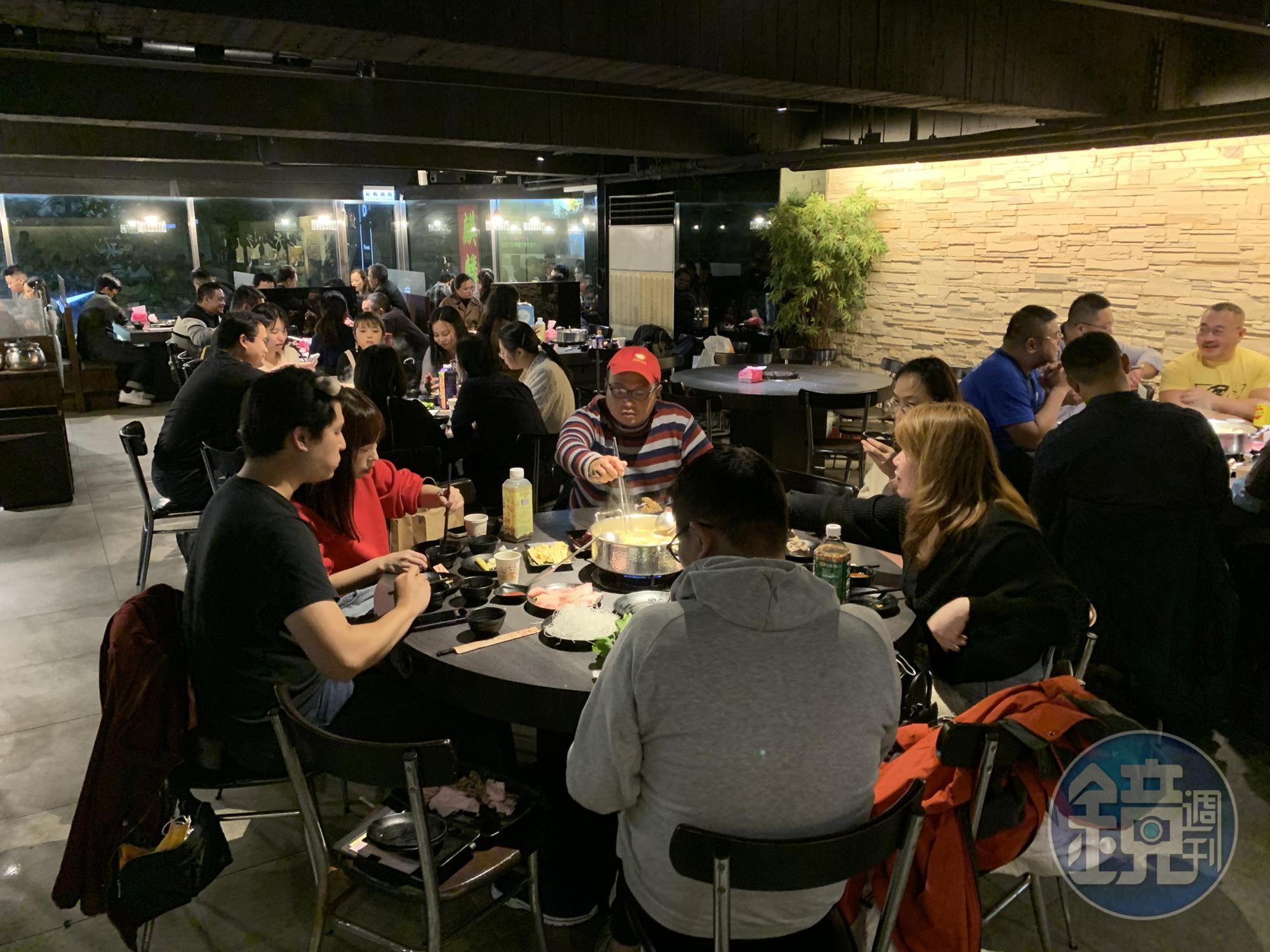 炸物現炸約15分鐘,等待時間可以先涮火鍋吃。