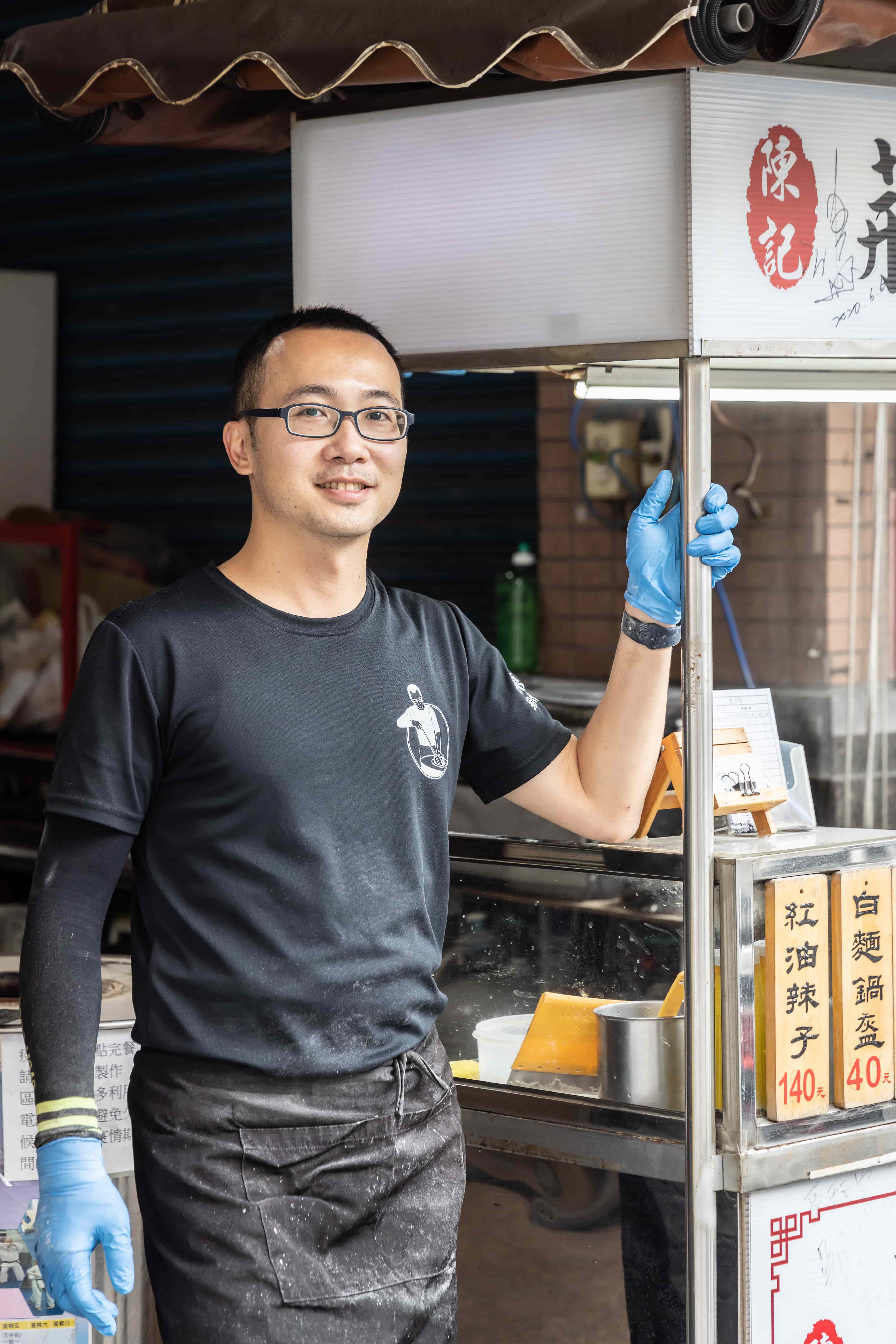 為了讓更多人認識中國民間小吃，陳彥瑜在創業初期還自製傳單發給客人。