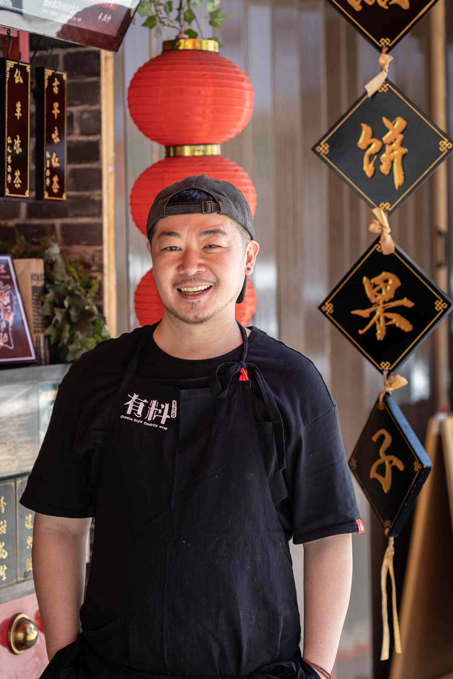 零餐飲背景的吳鎮介，靠著「還原味道」的堅持，讓煎餅果子成為不少人熟知的「內湖美食」。