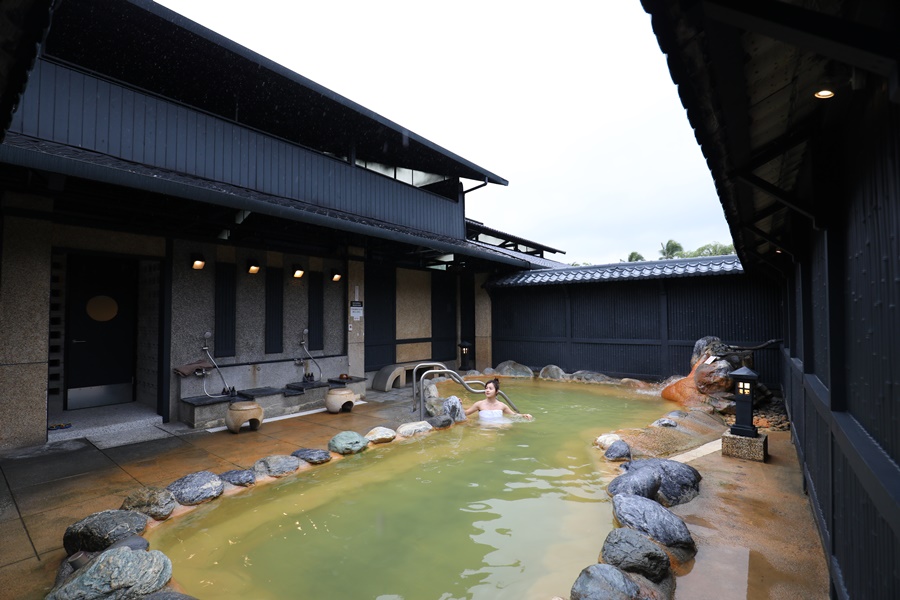 「二子泉旅」源泉來自原住民太魯閣族人稱為「霧來」的二子山溫泉,泉質為碳酸氫鈉鹽泉。