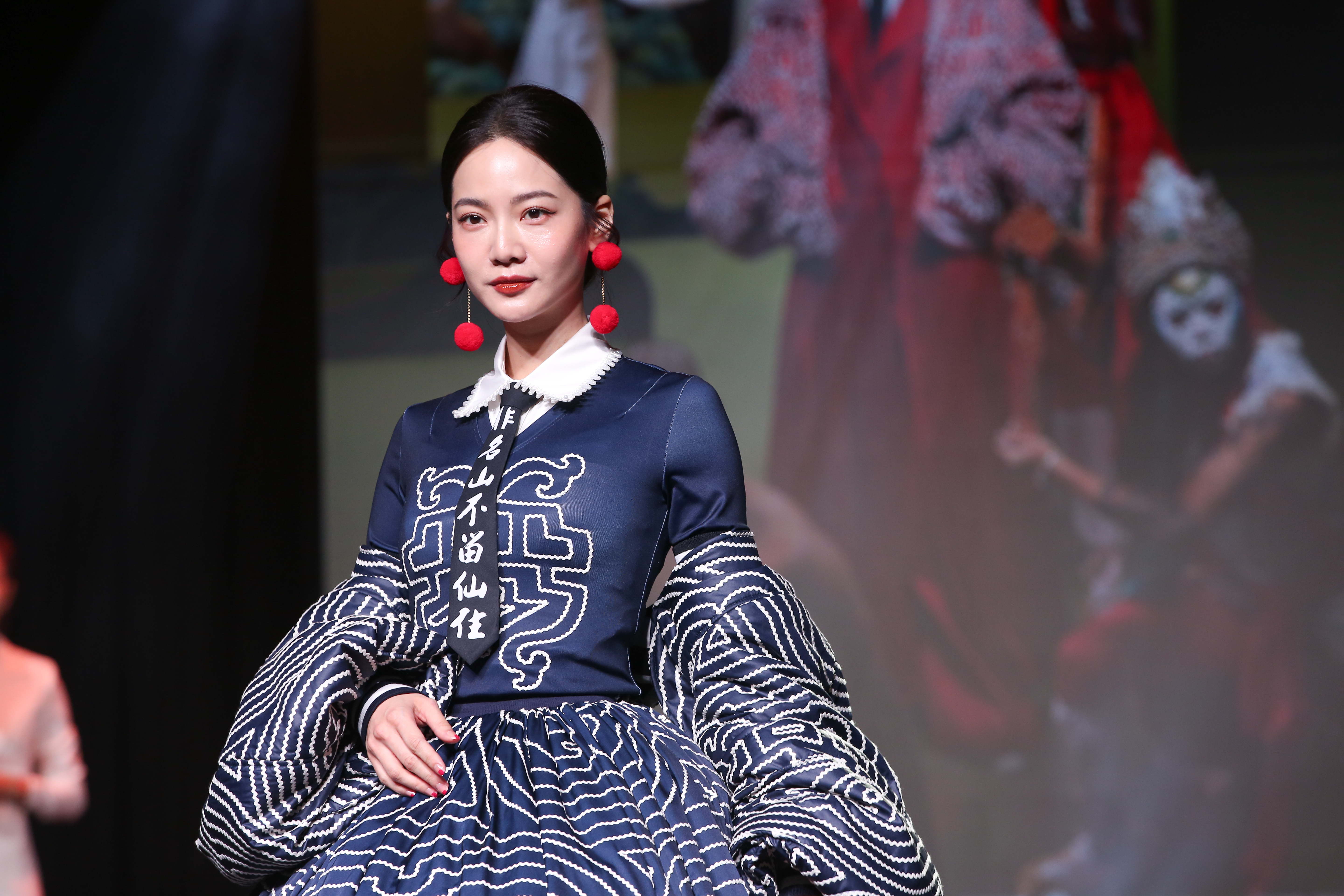 曾之喬以大使身分，出席台北時裝週展前記者會。