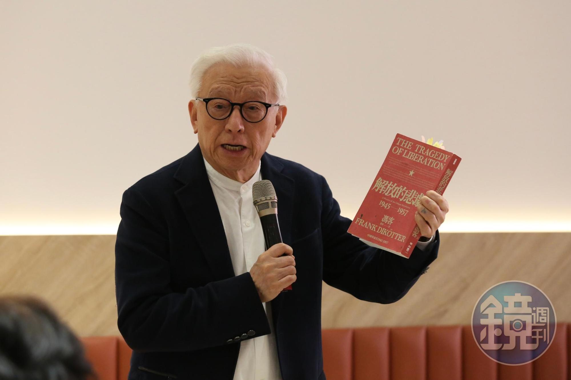 曹興誠形容，中國文革如僵屍病毒，而習近平上任後讓這個病毒又復發了。