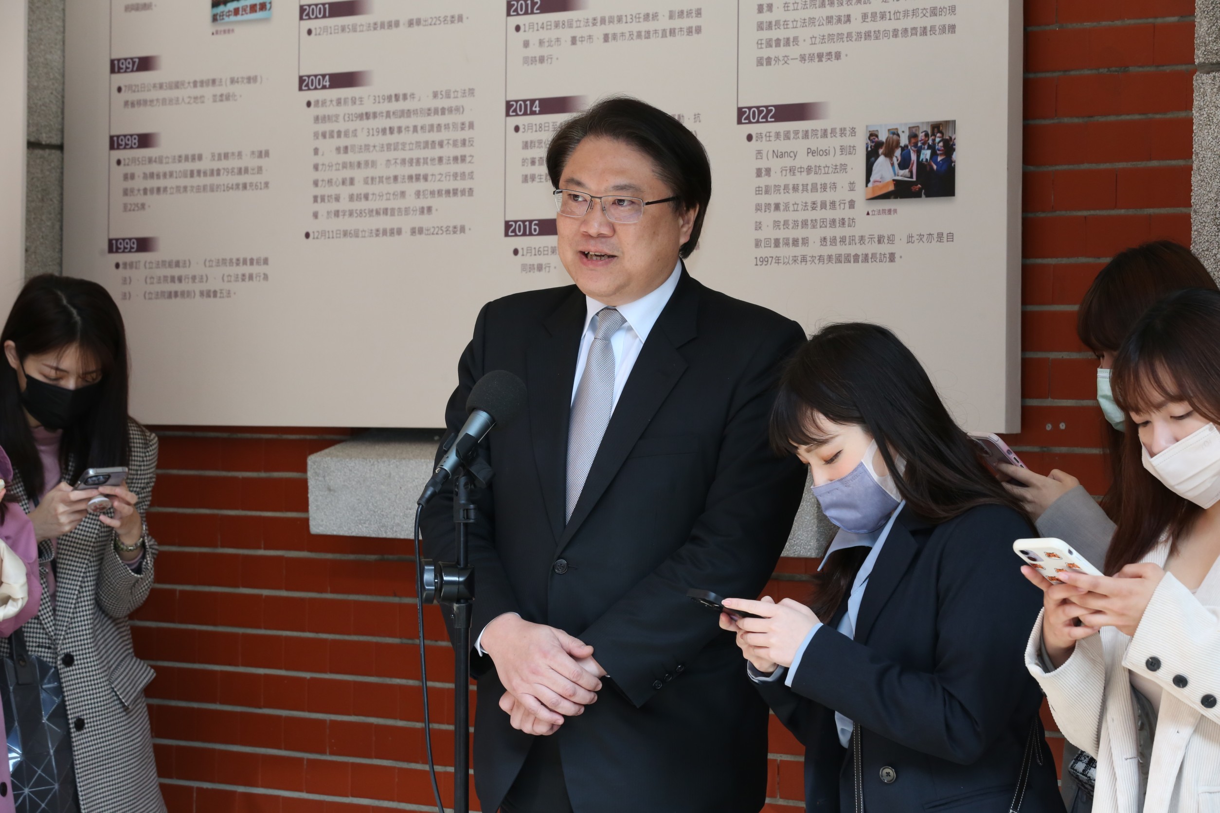 林右昌今上午受訪提到基隆市長謝國樑要求應由中央全額負擔基隆捷運經費，他認為這樣說的說法有點可惜。