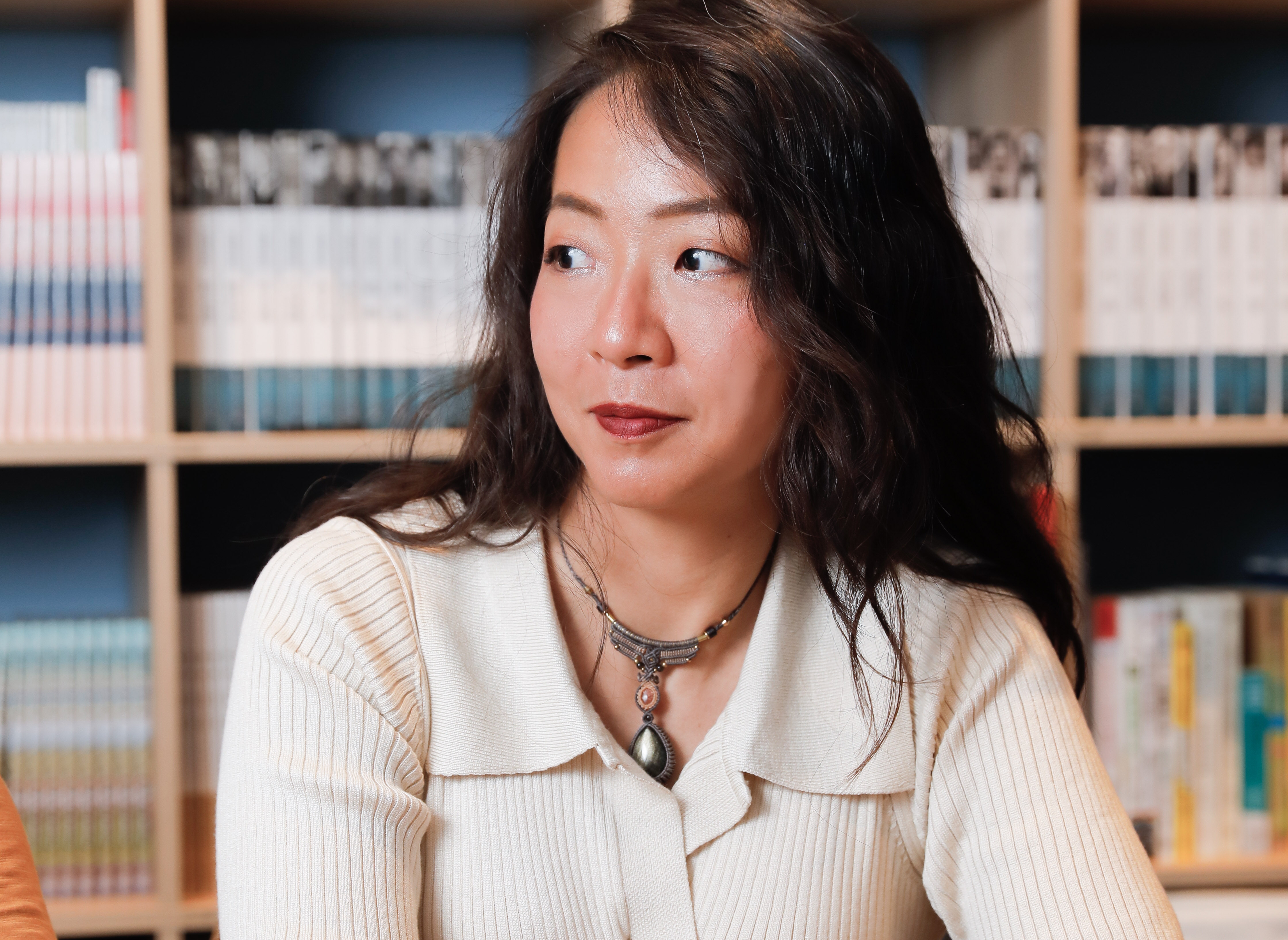 《餵貓的女孩》由漫畫家YAYA創作，以「數位性別暴力」為主題。