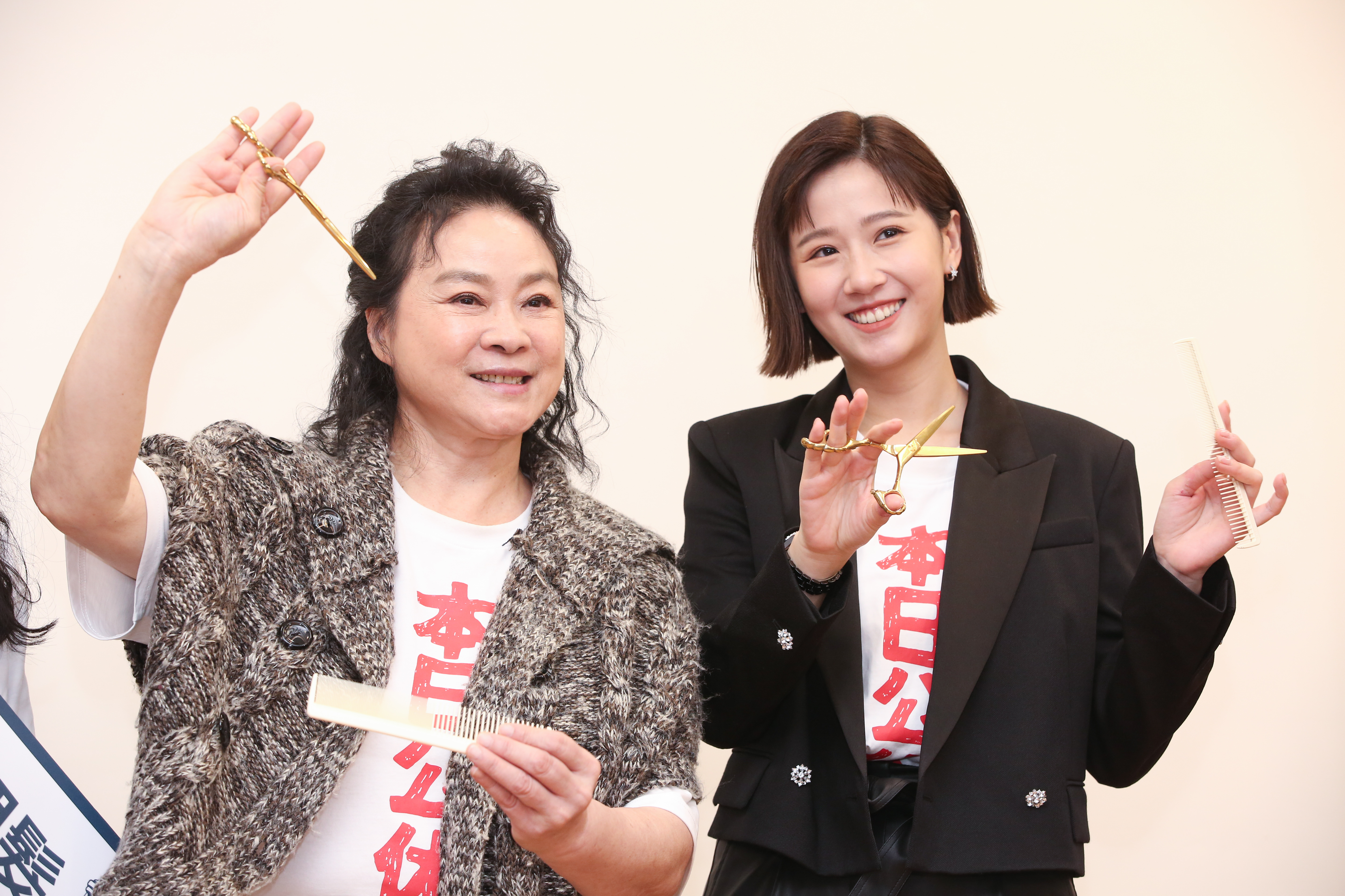 在片中飾演母女,也一起接受剪髮訓練,方志友笑稱兩人是「同梯的」。