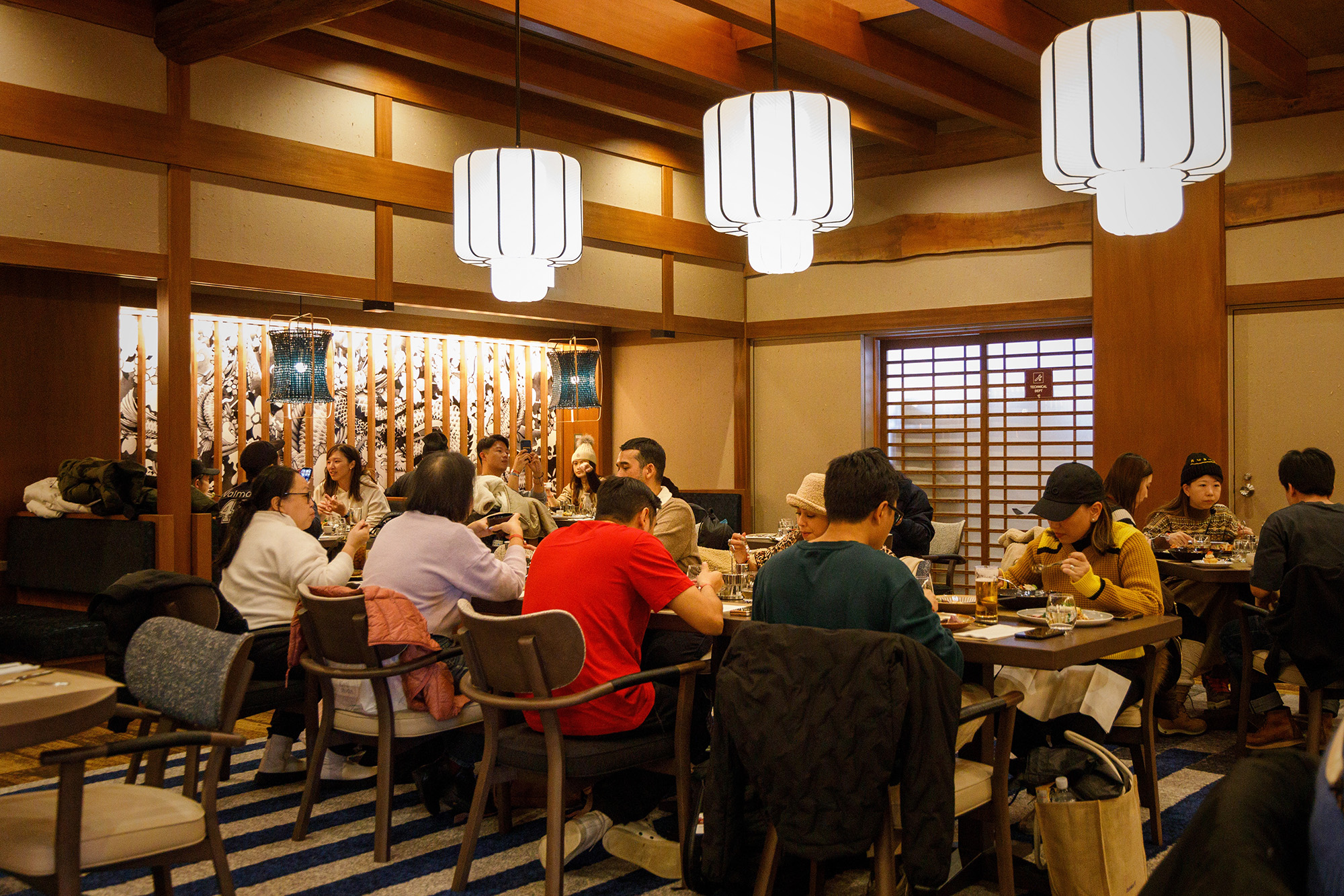 東方用餐區融合日式裝潢氛圍。
