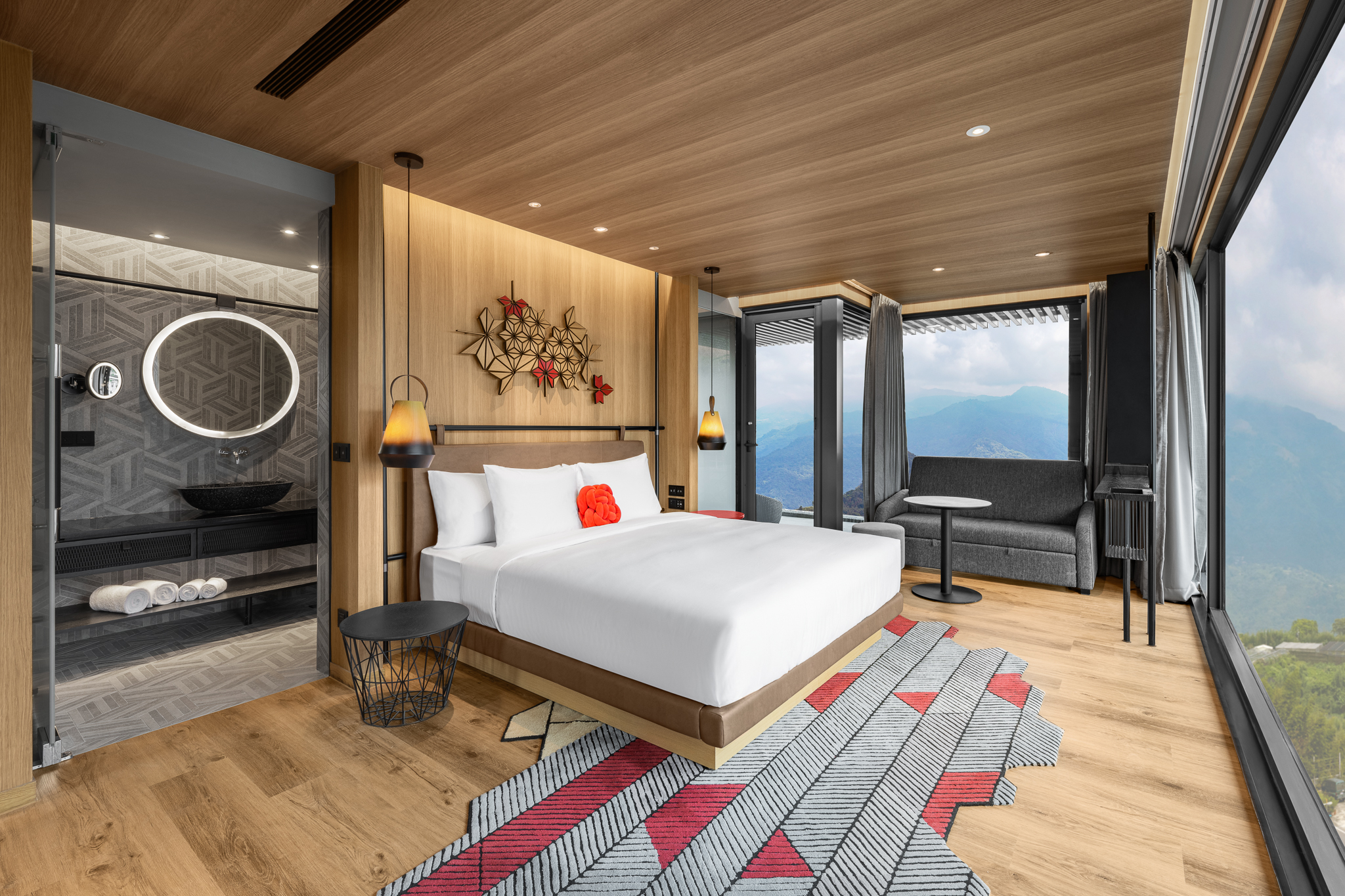 消費者質疑「飯店住房資訊不公開，損害消費者權益」，阿里山英迪格酒店則稱房價有「浮動價格」機制（翻攝自阿里山英迪格酒店 Hotel Indigo Alishan臉書）