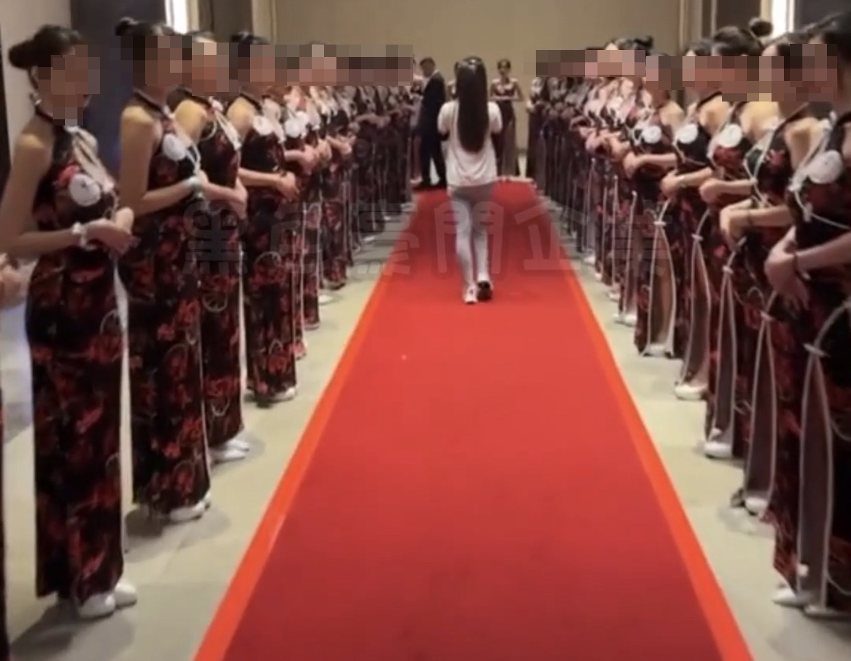 明仁會春酒聘請的170多位旗袍辣妹，價目曝光。（翻攝自黑色豪門企業Telegram）