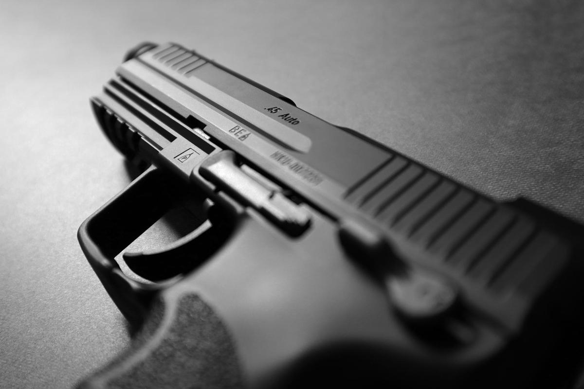 龍泉新兵訓練中心竟傳出，裝備檢查時發現一把真槍被掉包成「模型槍」。（示意圖，翻攝自PhotoAC）