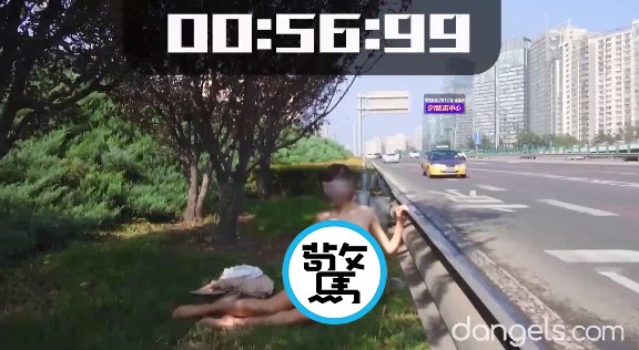 「北京天使」經常拍攝野外露出。（翻自《91吃瓜中心》）
