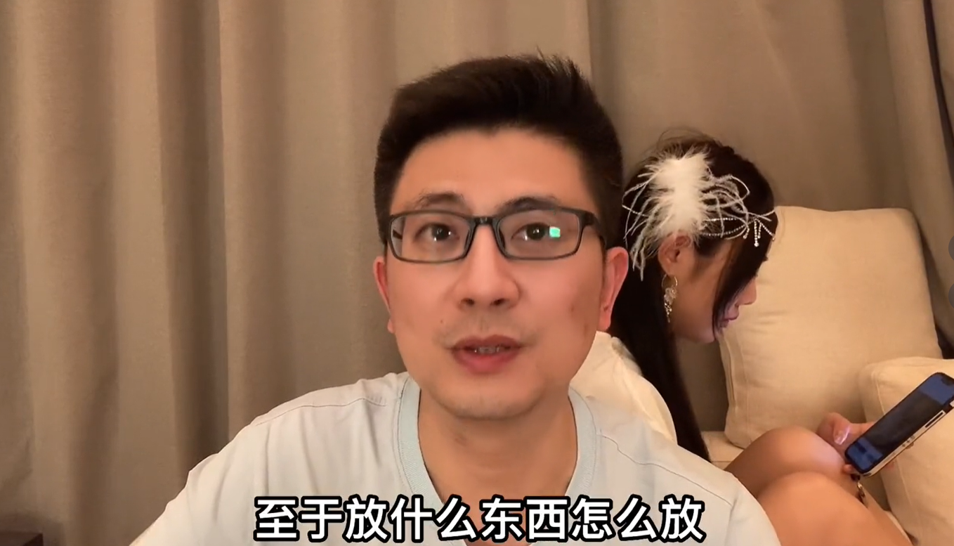 網友醉翁之意不在鬼故事，都在背後的「正妹鬼」。（翻自《今日頭條》）