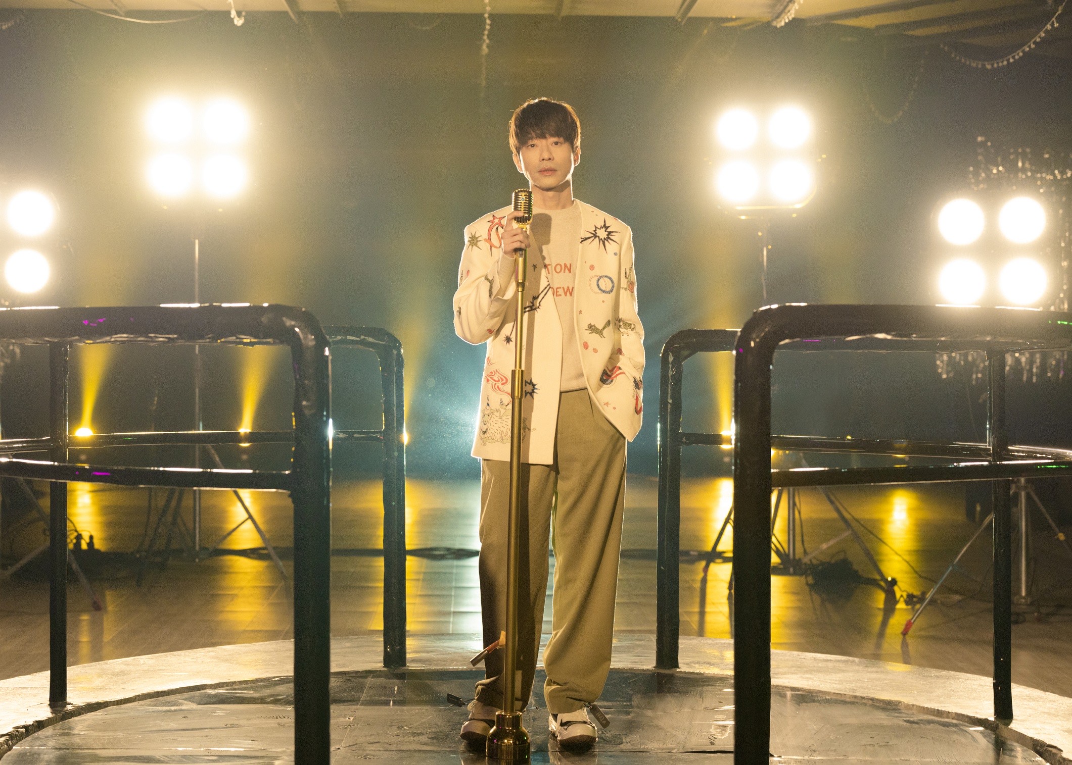 睽違3年，張棟樑推出新單曲〈好想再見〉。（HEADLINE音樂提供）