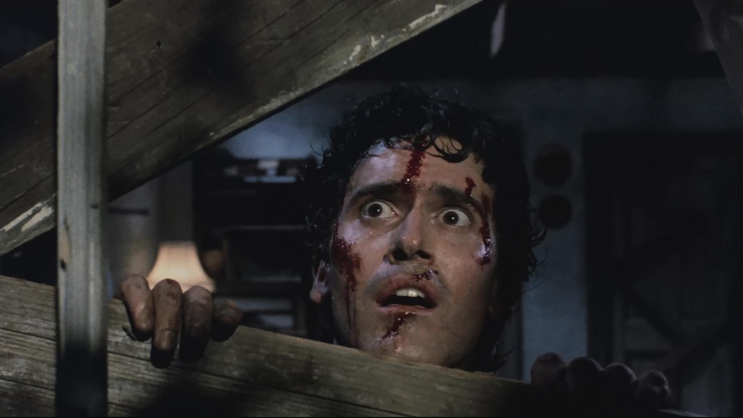 《鬼玩人》有各種腦洞大開的亡靈入侵，血漿狂噴場景。（車庫娛樂提供）