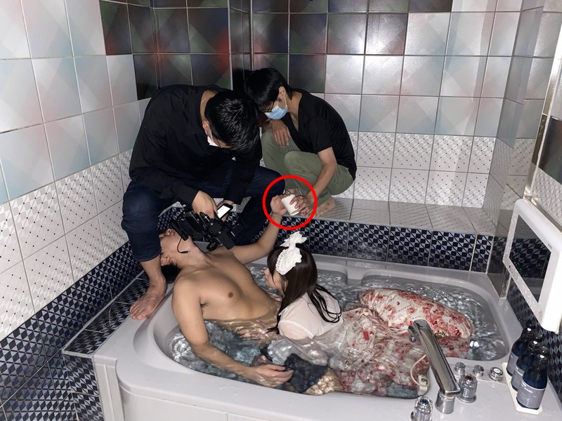 AV拍攝現場曝光，高潮跟你想的不一樣！「謎樣紙杯」引熱議。（翻自blog.livedoor.jp）