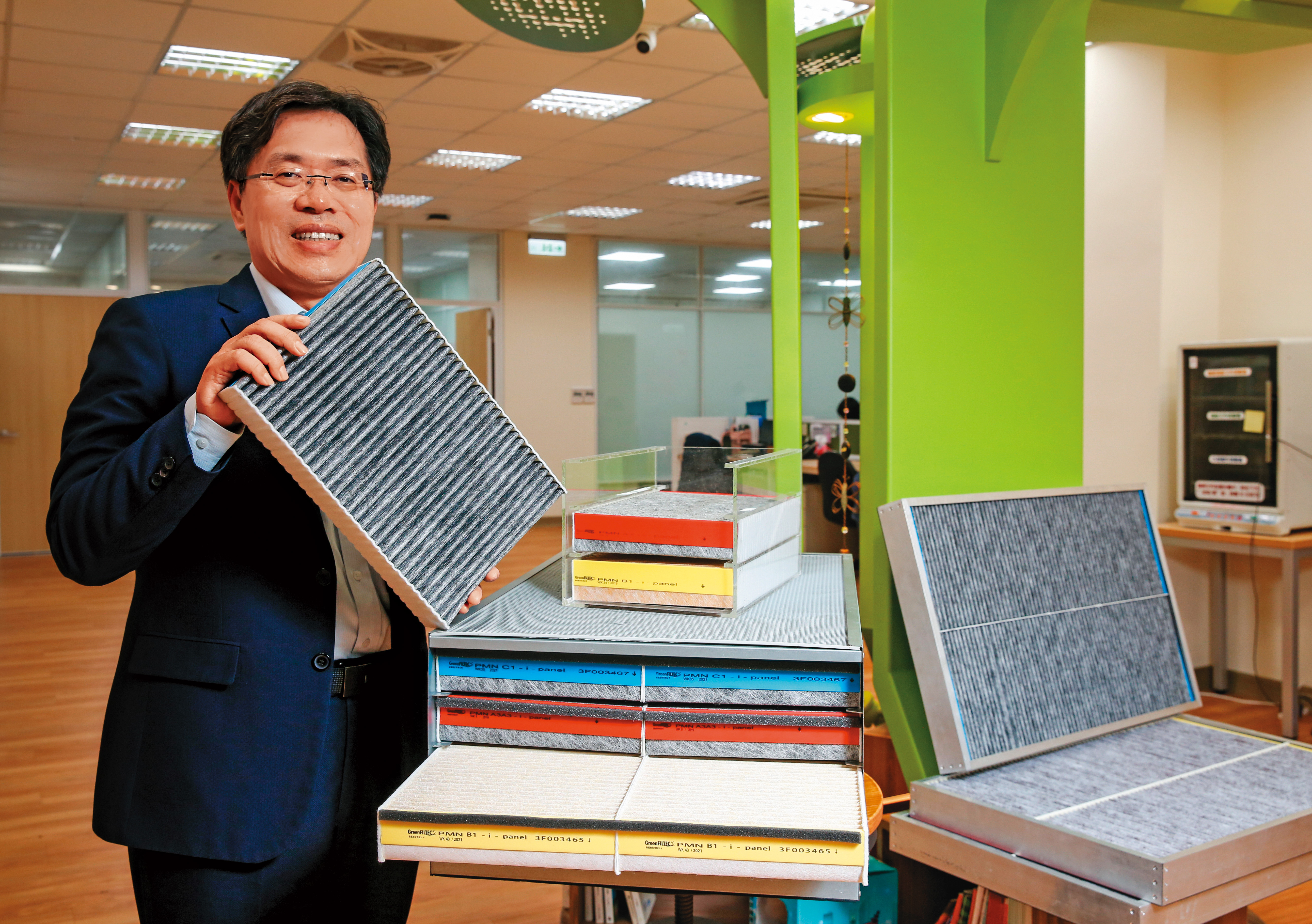 黃銘文9年前創立濾能，靠著獨家的抽取式化學濾網模組，拿下晶圓大廠先進製程廠5成以上訂單。