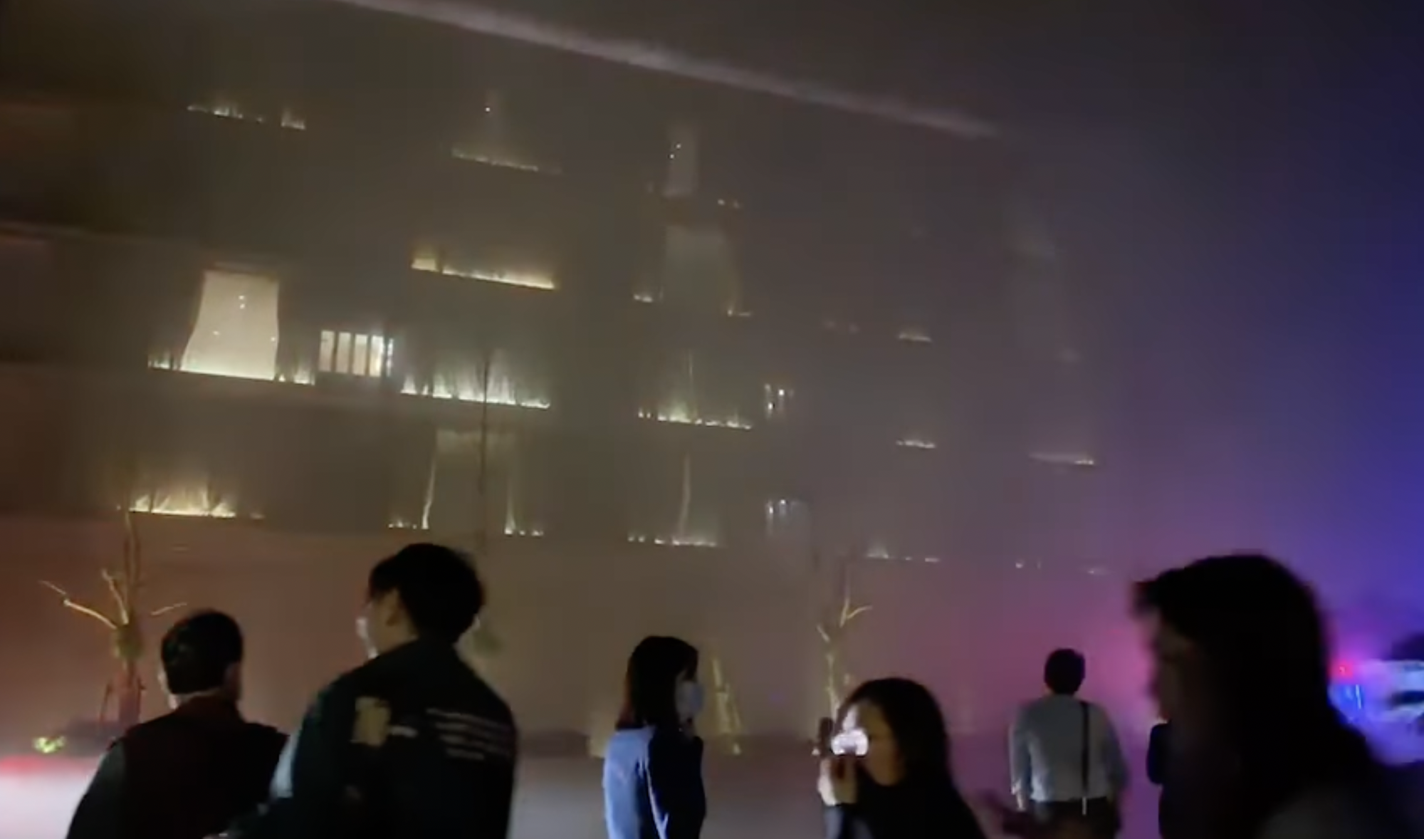 宜蘭礁溪老爺酒店今晚間傳出火警。(翻攝自爆料公社)