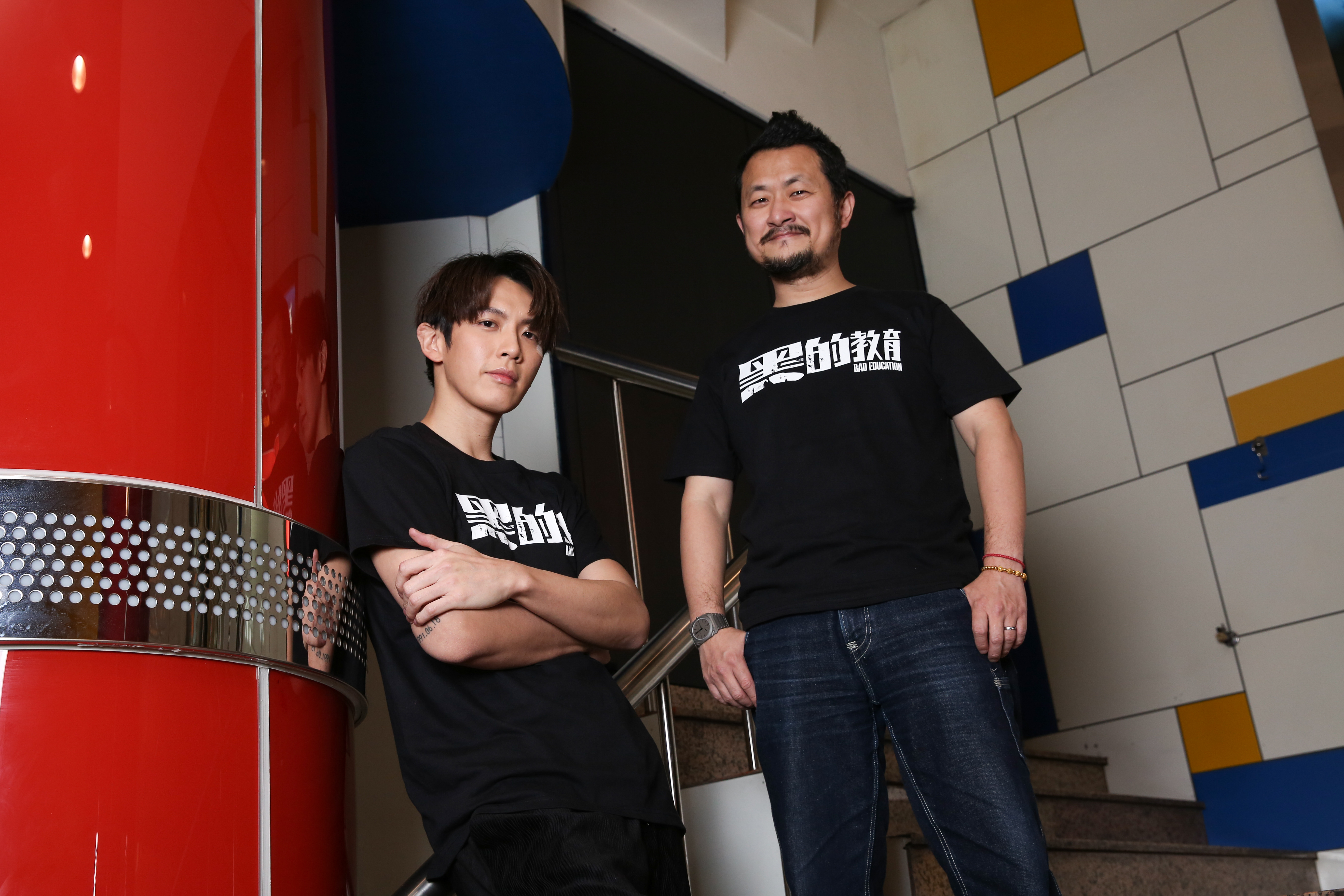 柯震東（左）升格當導演努力研究劇本，甚至大膽要求監製兼編劇九把刀（右）修改劇本