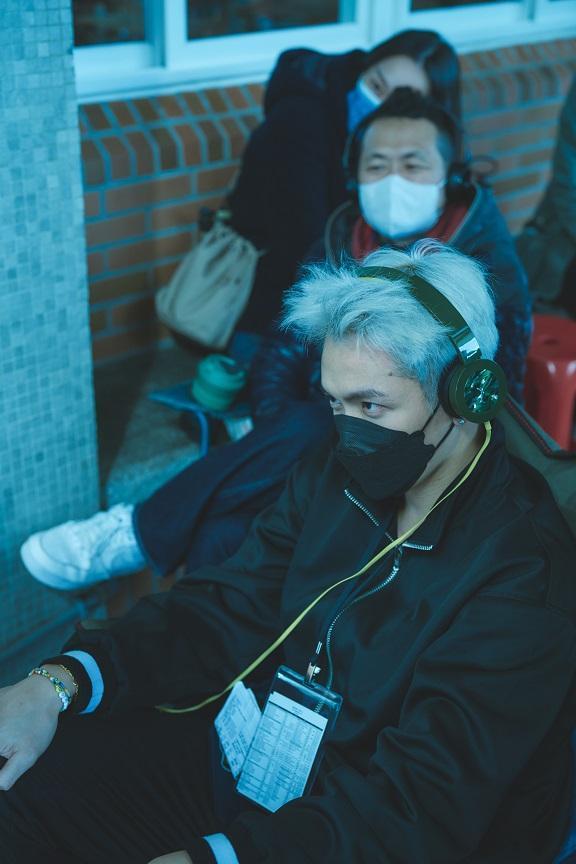 柯震東（前）首度當導演，監製兼編劇九把刀（中）是幕後重要推手。（禾豐九路提供）