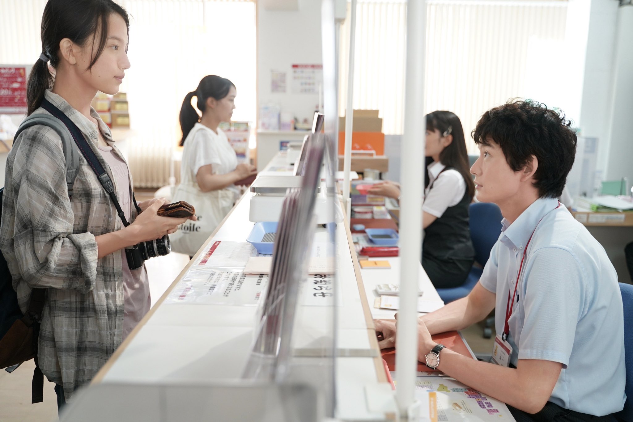 《快一秒的他》改編自國片《消失的情人節》，由岡田將生（右）與清原果耶搭檔演出。（翻攝自《快一秒的他》Twitter）