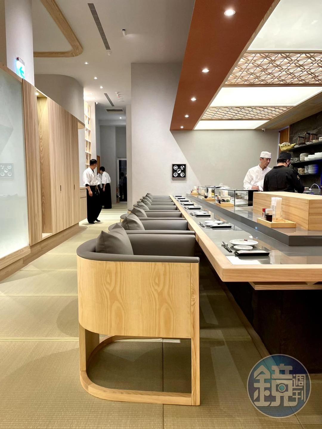 吳潘濱相當重視食安,在店內的吧台區跟包廂都必須先脫鞋才能進入。(讀者提供)