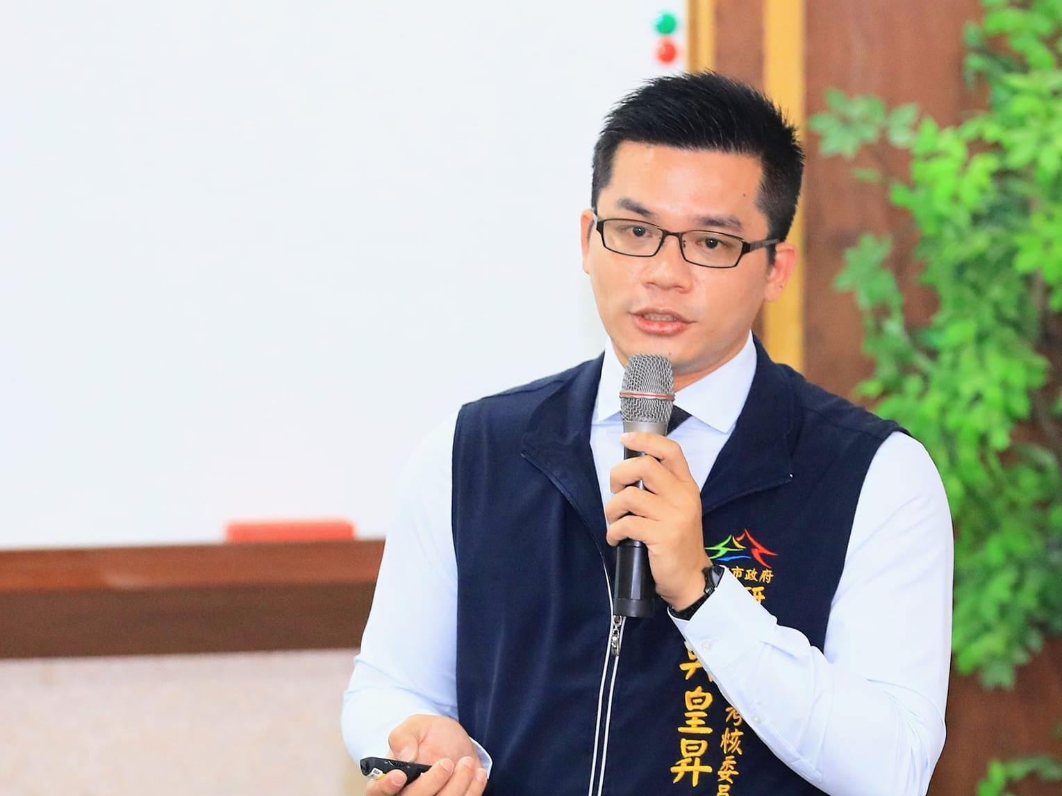 新竹市新任行政處處長吳皇昇，是小內閣中最年輕的首長。（新竹市政府提供）