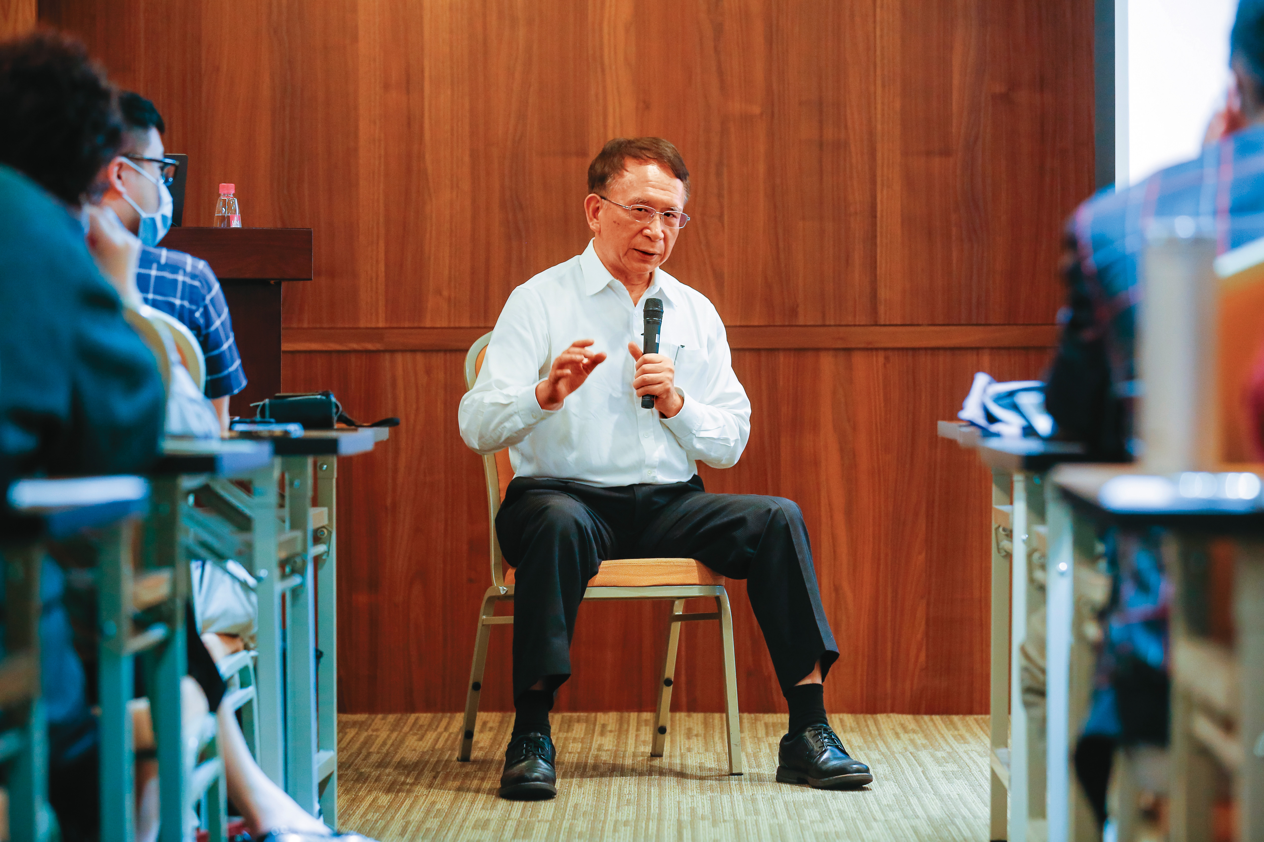 面對法人質疑，林榮錦褪下商場上的霸氣作風，總是不厭其煩說清楚講明白。