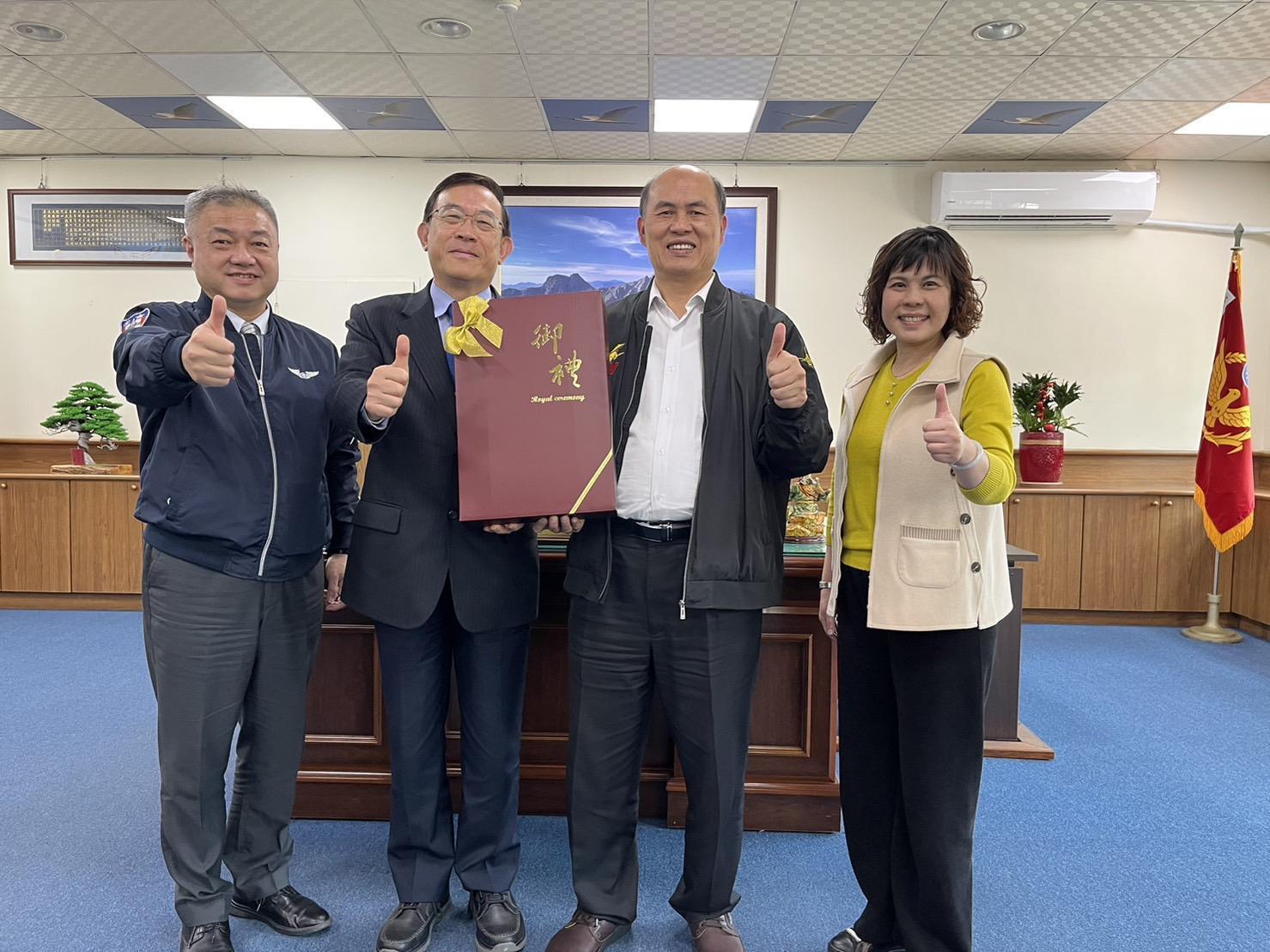 檢察總長邢泰釗親赴台南慰勉檢警同仁辛勞,期勉再接再厲,除暴安良以安定民心。(最高檢提供)
