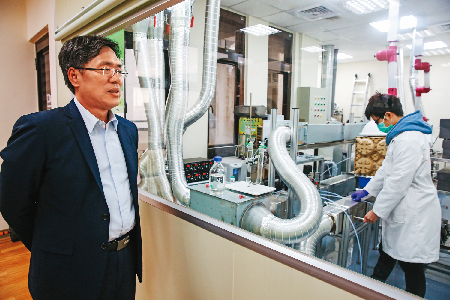 黃銘文9年前創立濾能，靠著獨家的抽取式化學濾網模組，拿下晶圓大廠先進製程廠5成以上訂單。