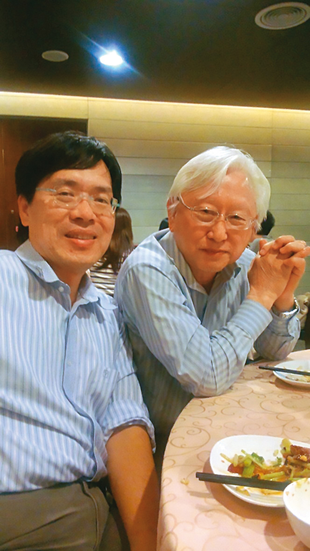 決定創業時，黃銘文（左）透過友人介紹找到新加坡道益國際董事長蘇益華（右）入股。（黃銘文提供）
