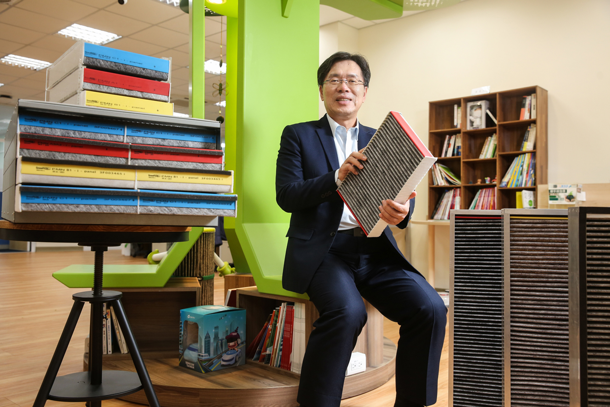 黃銘文9年前創立濾能，靠著獨家的抽取式化學濾網模組，拿下晶圓大廠先進製程廠5成以上訂單。