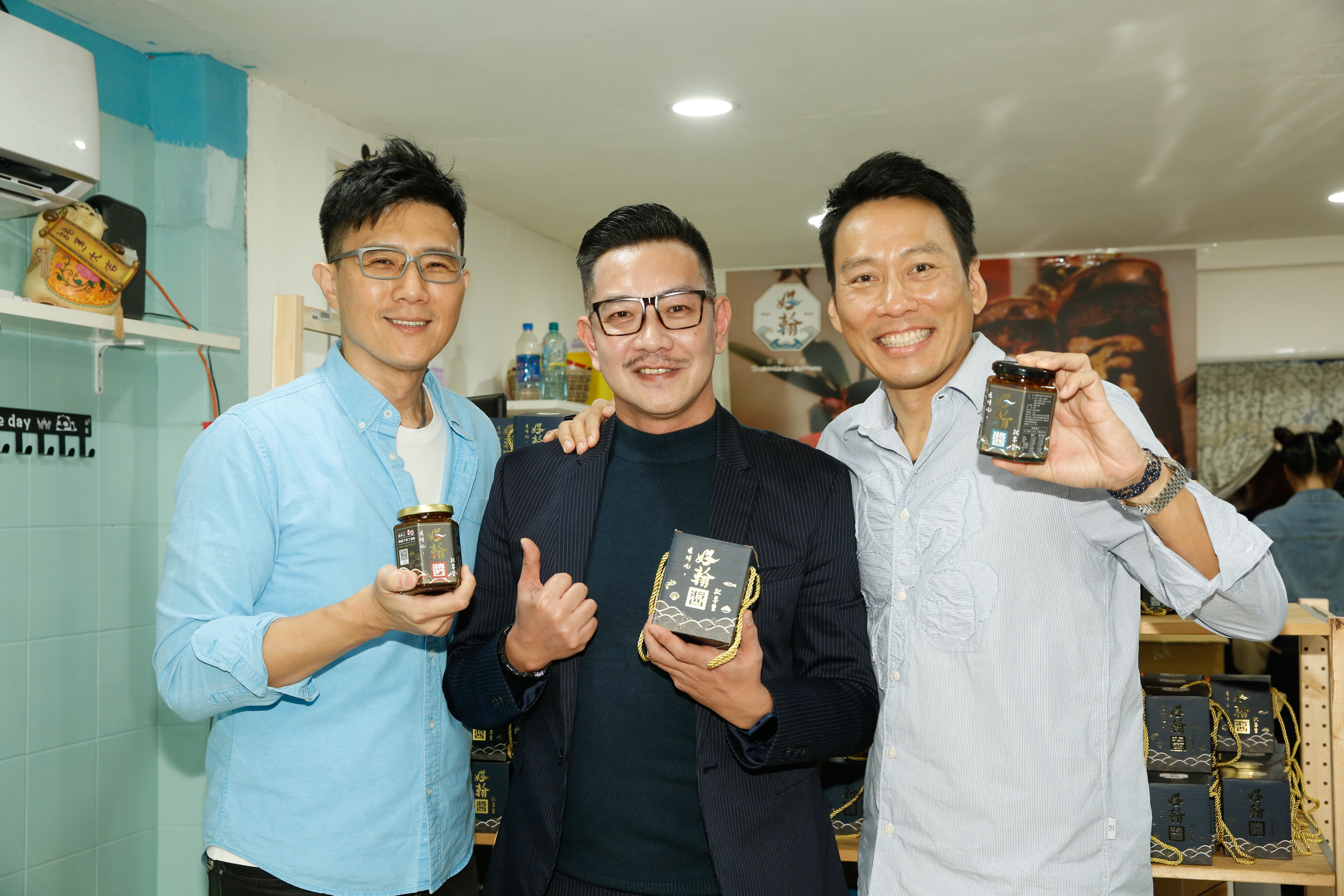 昔男團三片吐司包括江俊翰蔣偉文、艾力克斯現在都是大叔。（民視提供）