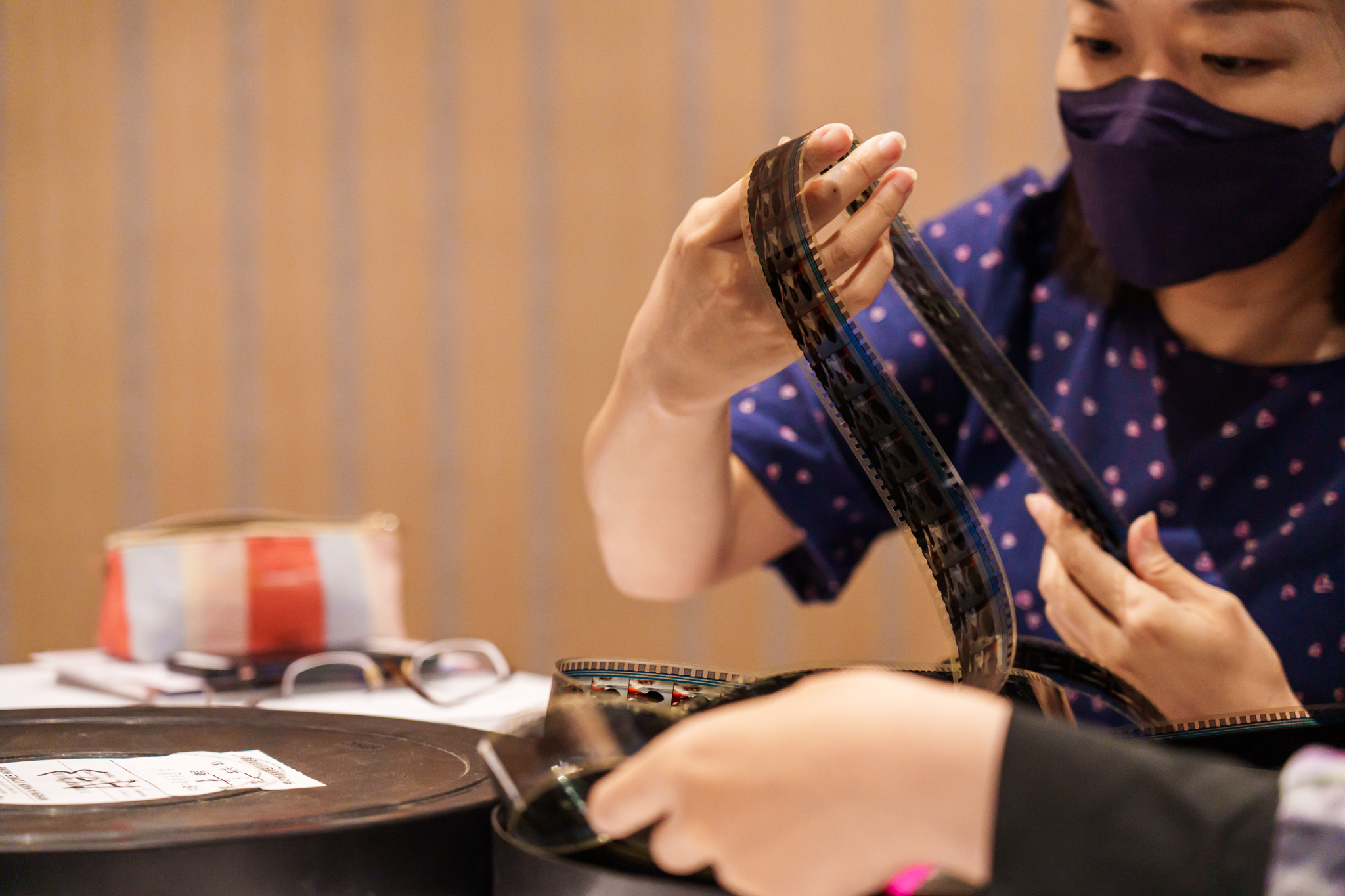 影視聽中心每年固定舉辦膠卷及錄影帶修復工作坊，協助民眾保存家中的珍貴影像。（國家影視聽中心提供）