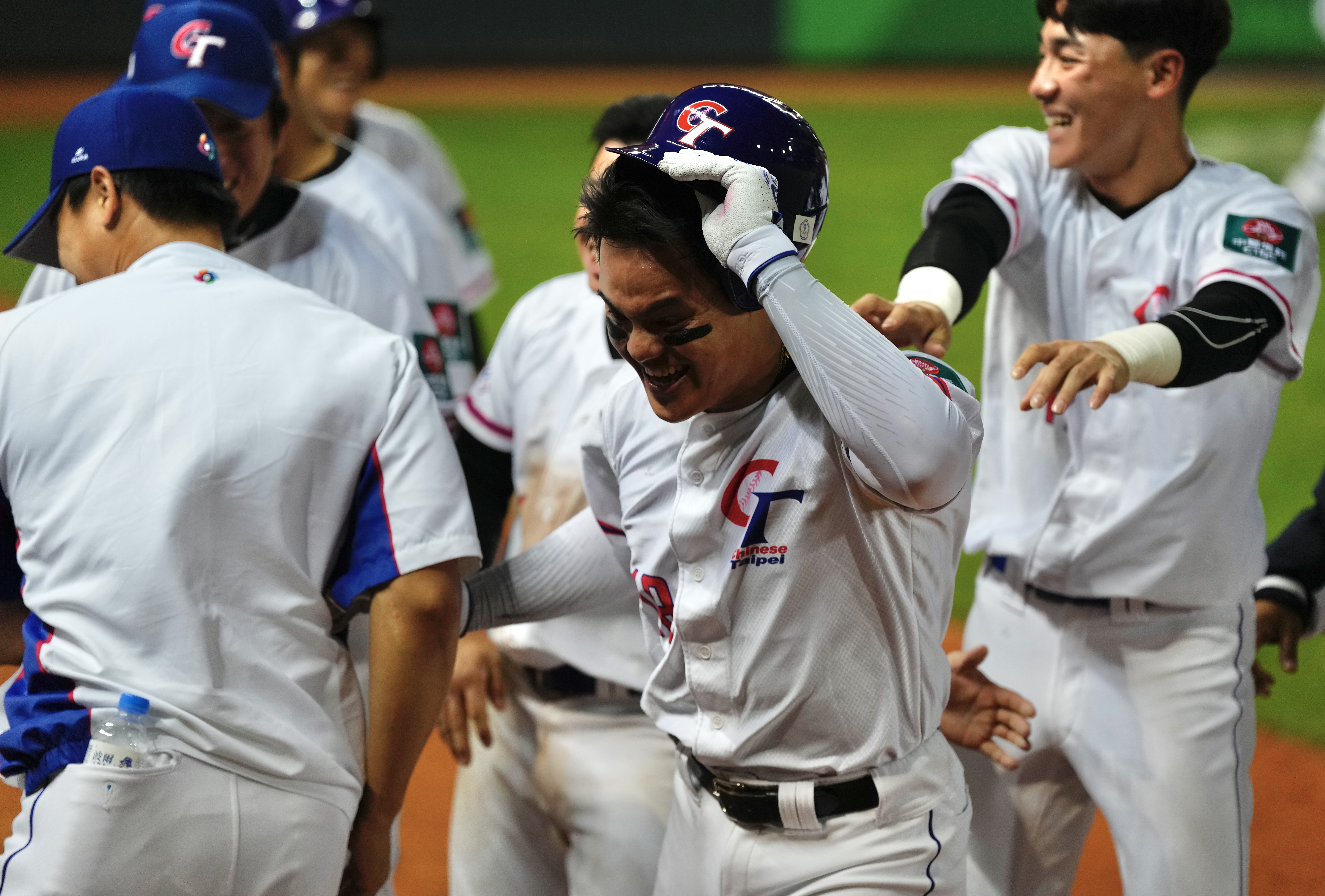 中華隊拿下經典賽首勝，擊退強敵義大利，其中張育成6局下追平比數，振奮人心。（悍創提供）