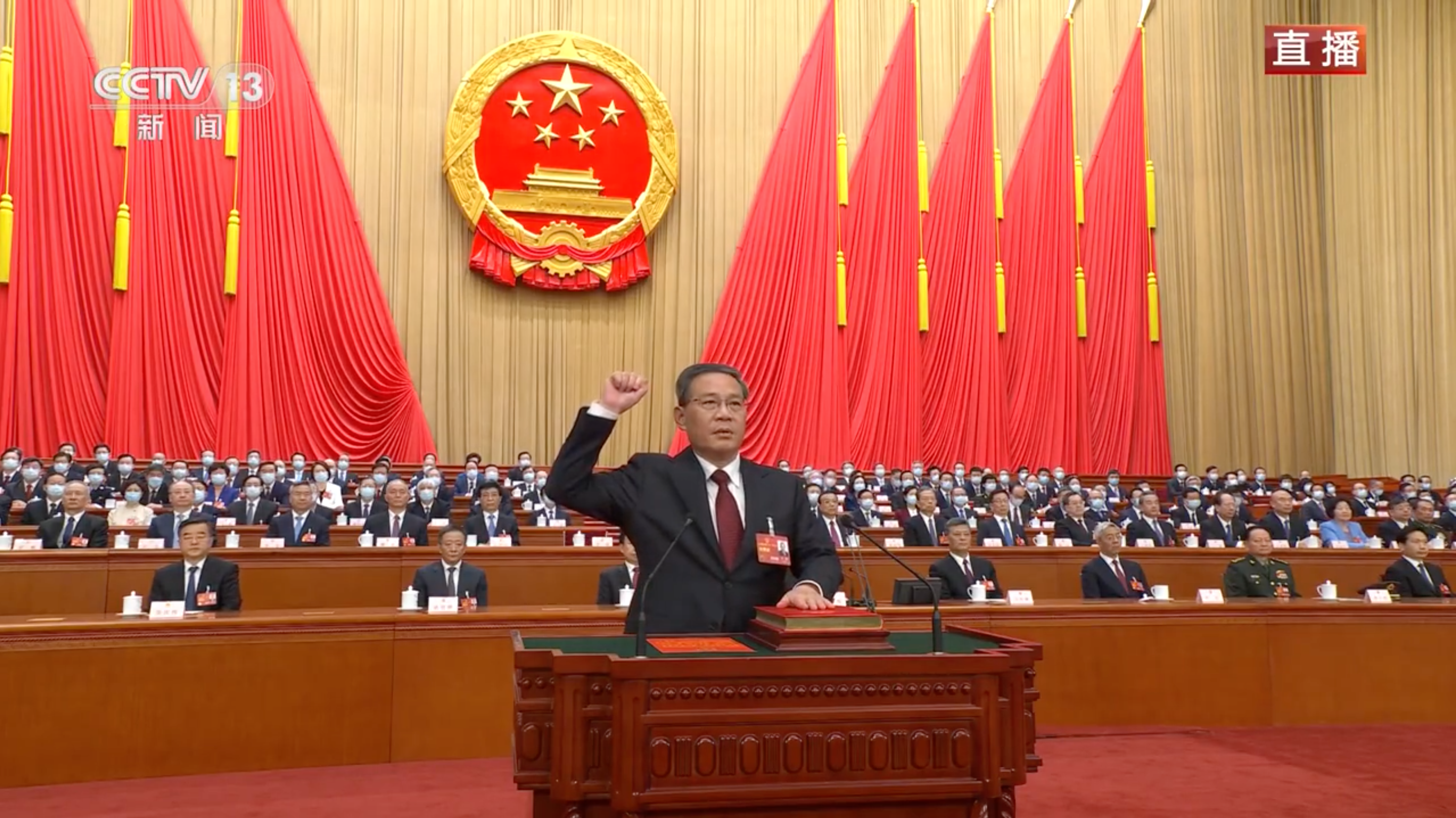 李強宣誓就職。（翻攝自央視新聞）