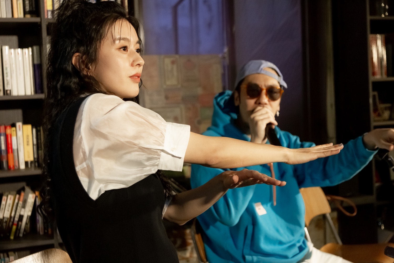 廖曉彤與饒舌歌手PNC陳老師一同表演。（聲音藏在提供）