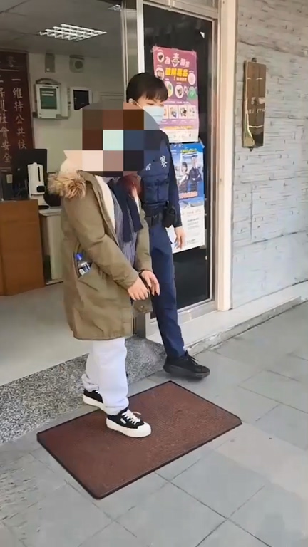 徐女酒醒遭妨害公務罪嫌移送法辦。（翻攝畫面）