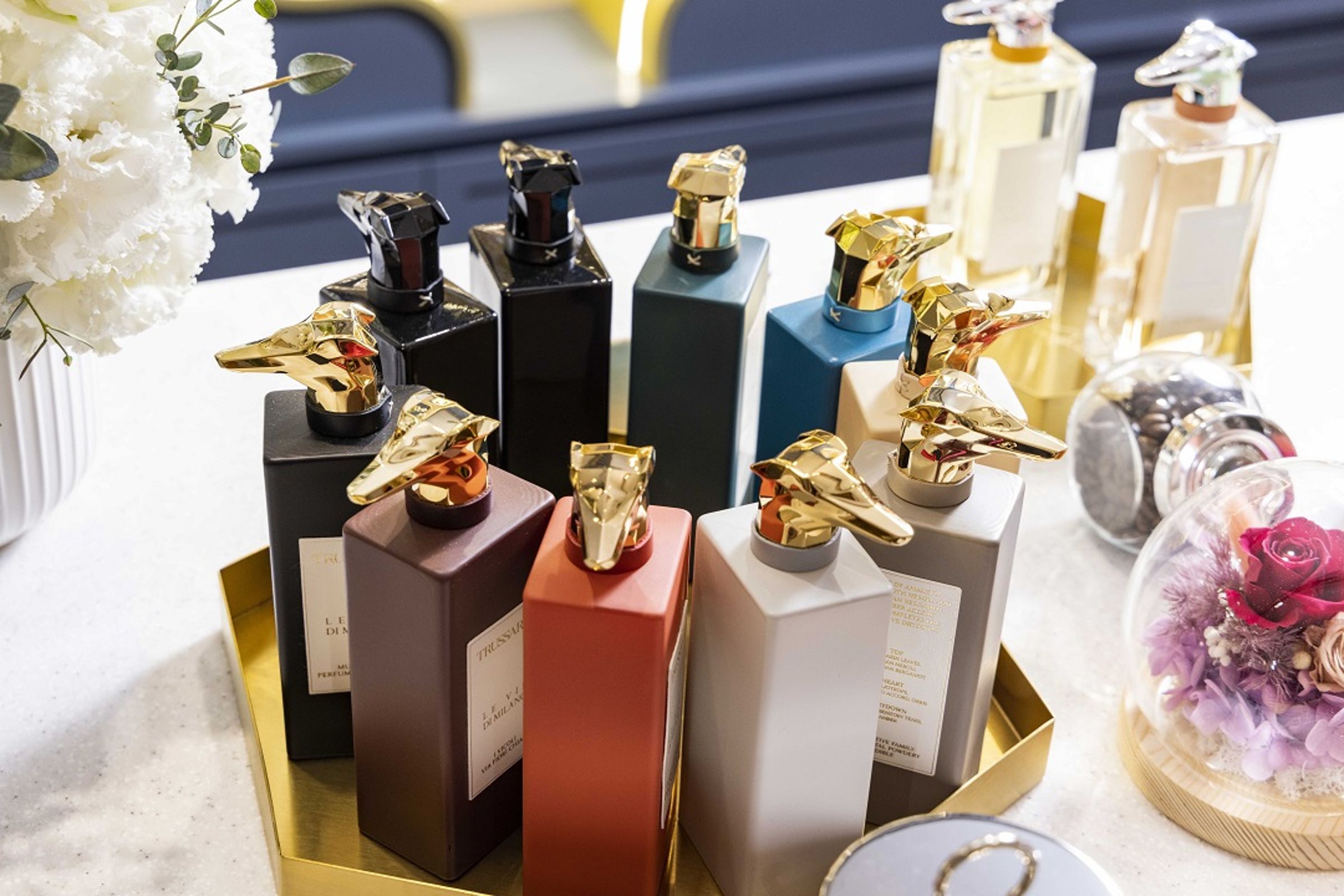 義大利百年品牌TRUSSARDI,創造出一系列義大利各個城市角落的香氣,喚醒遙遠而朦朧的異國記憶。