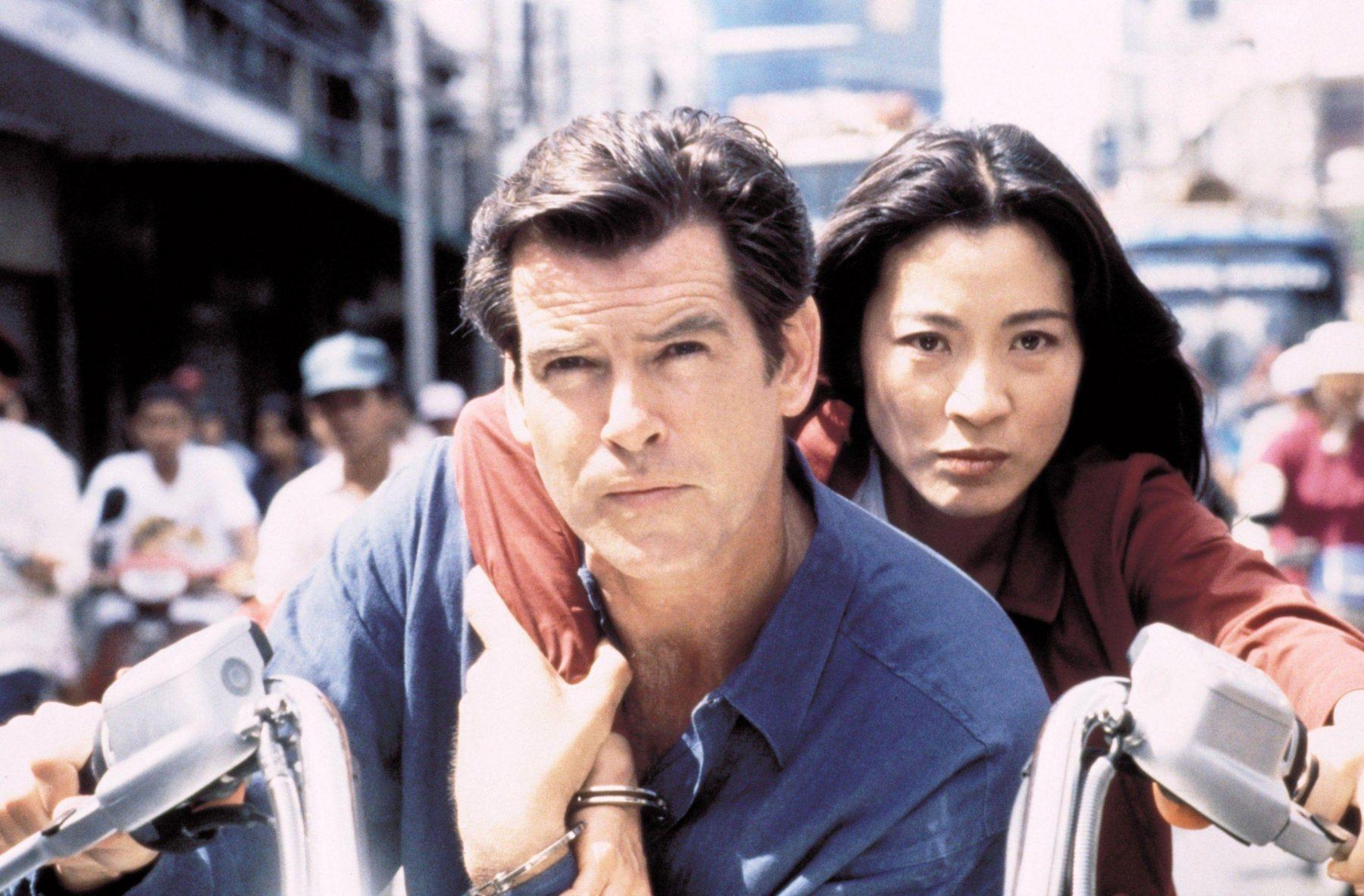早在1997年，楊紫瓊就曾演出《007：明日帝國》，也是唯一能與龐德分庭抗禮的龐德女郎。（網路圖片）