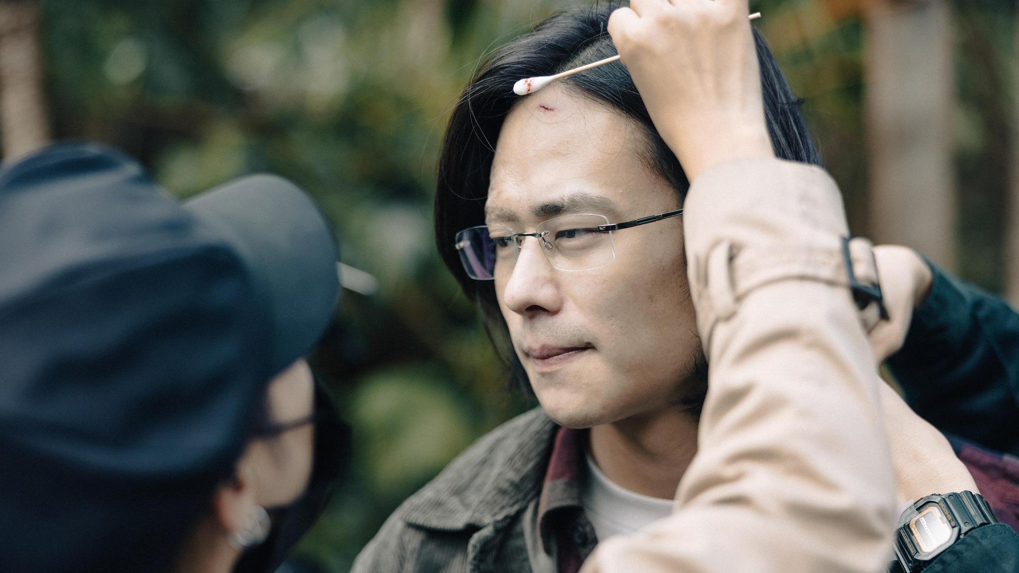 夏騰宏拍《模仿犯》撞破頭開玩笑稱「是條漢子」不喊痛。(Netflix提供)