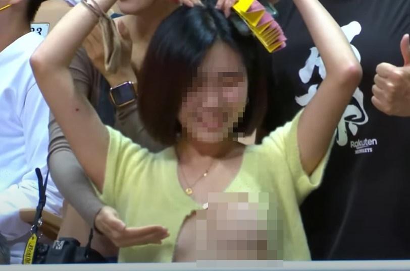PLG女球迷大方與鏡頭互動,尺度過大引發討論。(翻攝自PLG YT頻道)