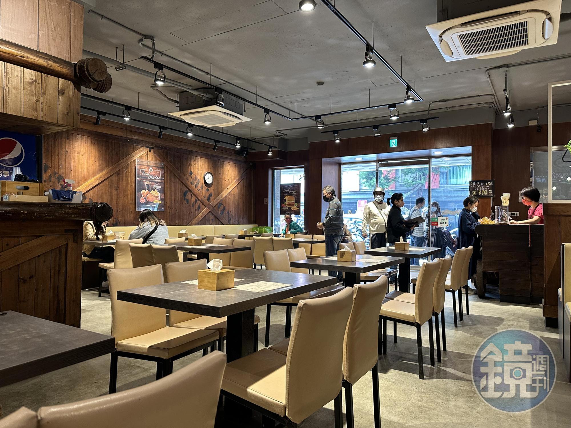 裝潢簡約明亮，餐點價格親民。