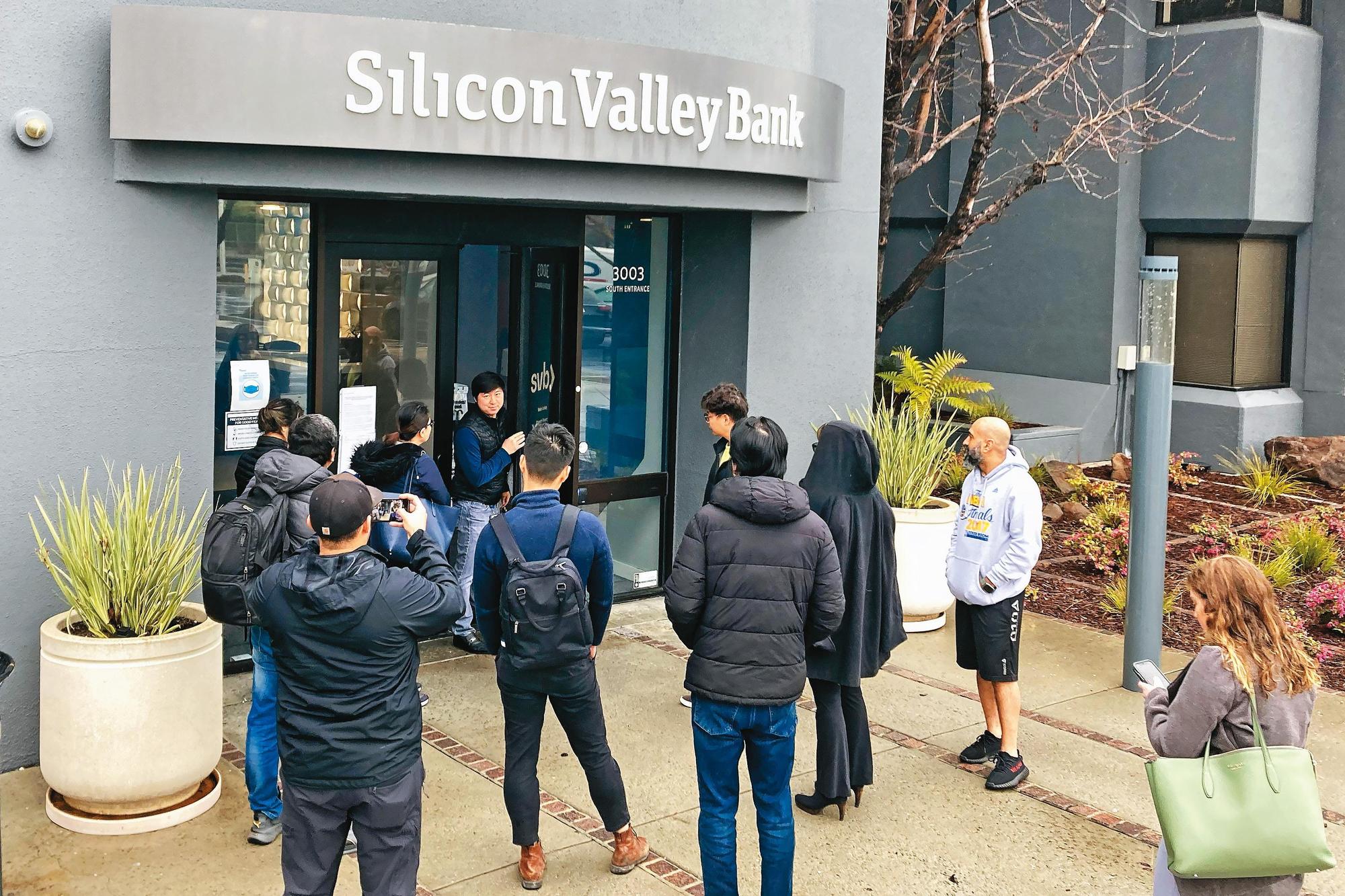 美國矽谷銀行（Silicon Valley Bank）被美國聯邦存款保險公司接管，美股大震盪。（達志影像）