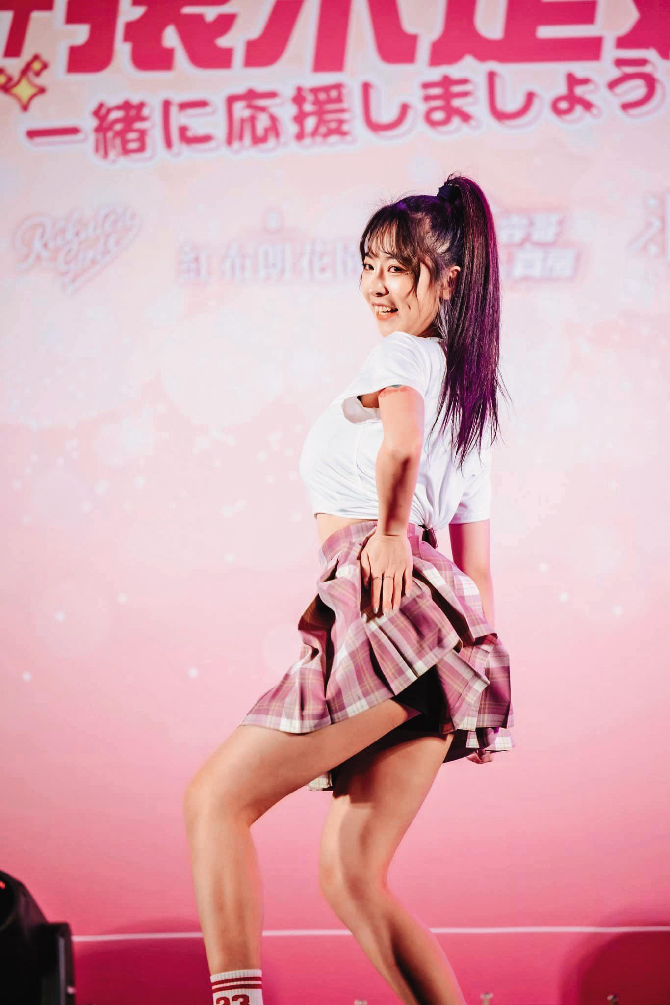 浪LIVE直播主心韻擅長舞蹈,跳起舞來充滿活力。(翻攝自樂天女孩臉書)