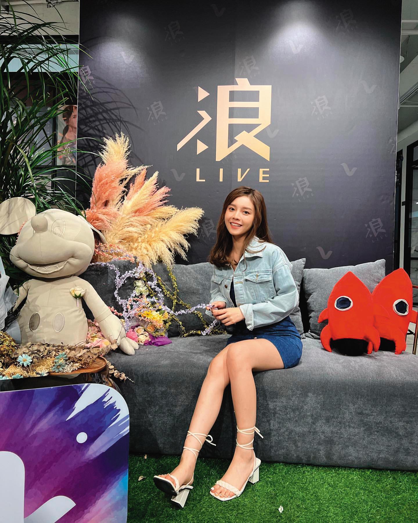 禹菡有著歌手夢,曾透過浪LIVE發行2支單曲。(翻攝自禹菡IG)