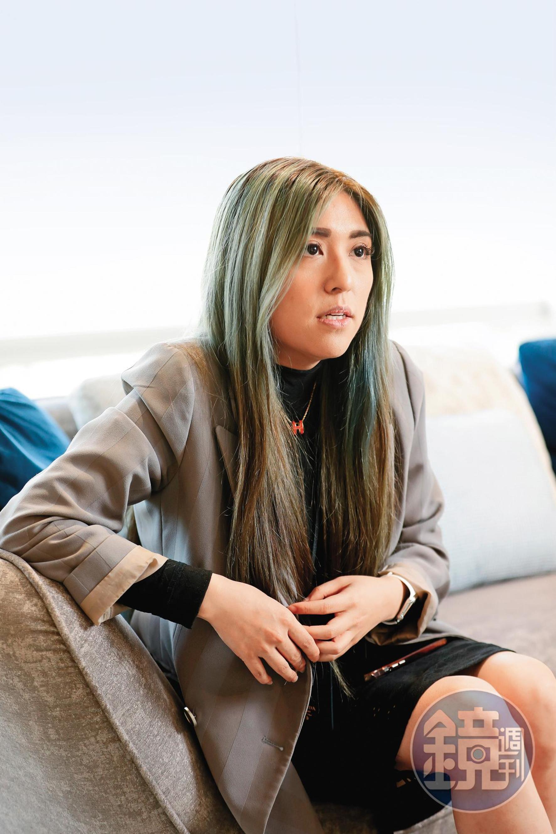 浪LIVE主播經紀中心副總經理李羽妗四年前相中職棒啦啦隊的潛力,邀請合作直播,跨界互利。