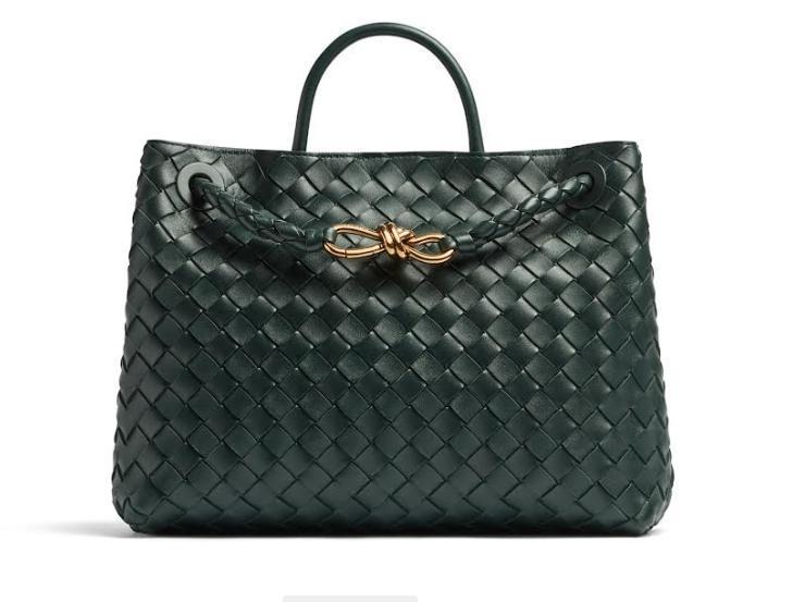 Andiamo深綠色編織皮革中型手提包。NT$150,800（BOTTEGA VENETA提供）