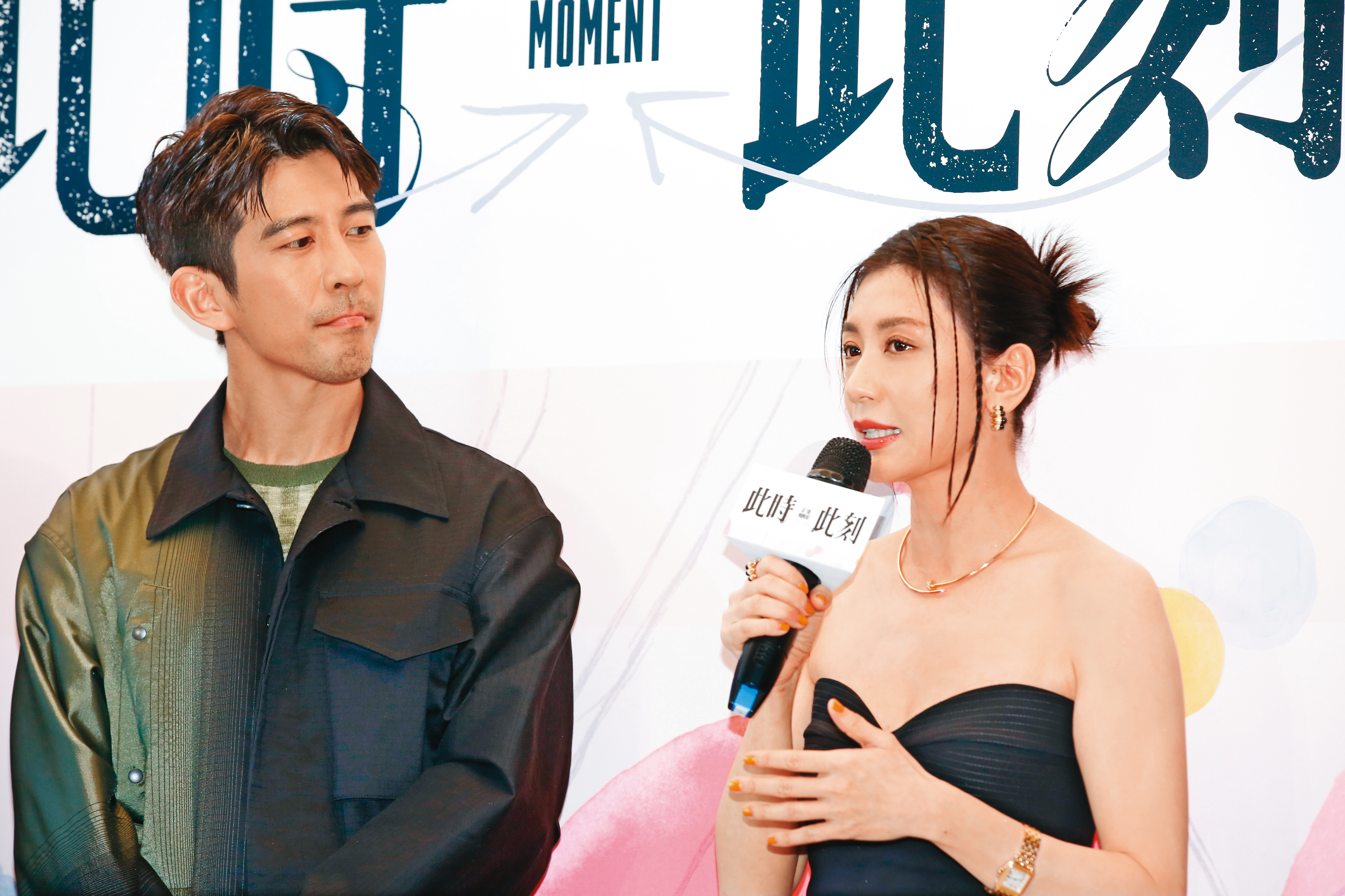 【最佳視覺效果】修杰楷（左）、賈靜雯（右）夫妻合體，他憑藉堪比頂尖視覺特效片《猩球崛起》的臉龐獲獎。（←人家不想拿吧？）