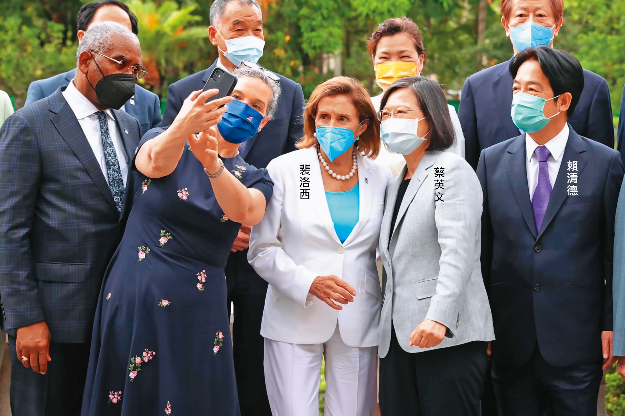 2022年因烏俄戰爭、中國報復美國眾議院議長裴洛西訪台等事,使台海緊張局勢廣受國際關注。(翻攝蔡英文臉書)